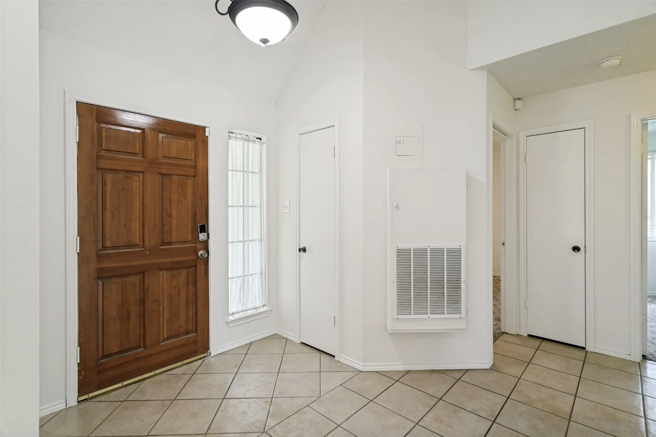 Single Family Residence For Sale in Tarrant County , 2813 Creekwood Lane, Fort Worth, Texas 76123, 3 Bedroom, 2 Bathroom, 2 Garage spaces, 1,219 Sqft, built in 1985, mls#21335499, Real Estate Agent in Fort Worth, Homes For Sale in Tarrant county, Homes For Sale in Fort Worth, Realtor in Fort Worth Texas, Real Estate Brokerage Independent Realty Texas, Luminita Cordes Realtor