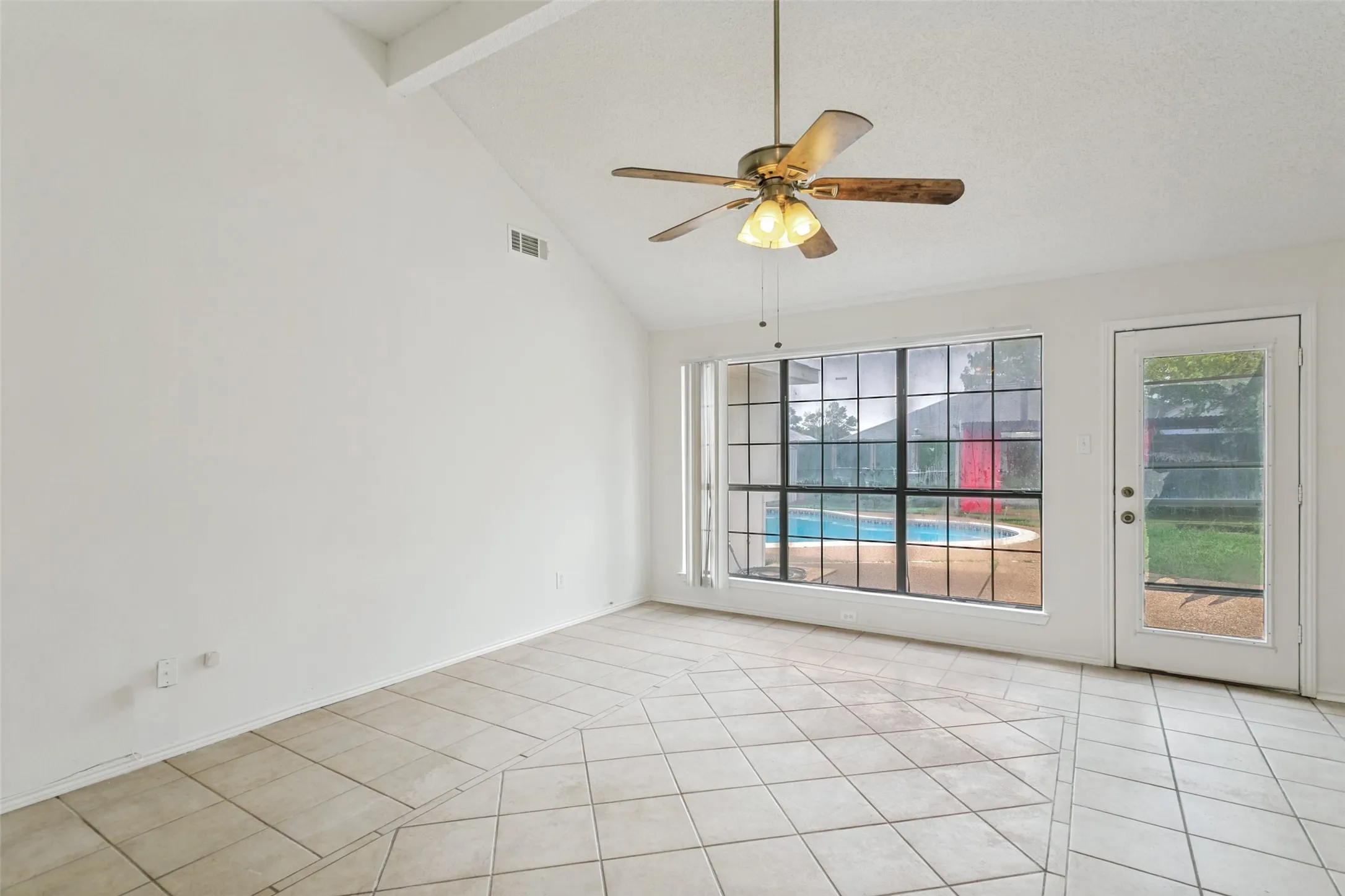 Single Family Residence For Sale in Tarrant County , 2813 Creekwood Lane, Fort Worth, Texas 76123, 3 Bedroom, 2 Bathroom, 2 Garage spaces, 1,219 Sqft, built in 1985, mls#21335499, Real Estate Agent in Fort Worth, Homes For Sale in Tarrant county, Homes For Sale in Fort Worth, Realtor in Fort Worth Texas, Real Estate Brokerage Independent Realty Texas, Luminita Cordes Realtor