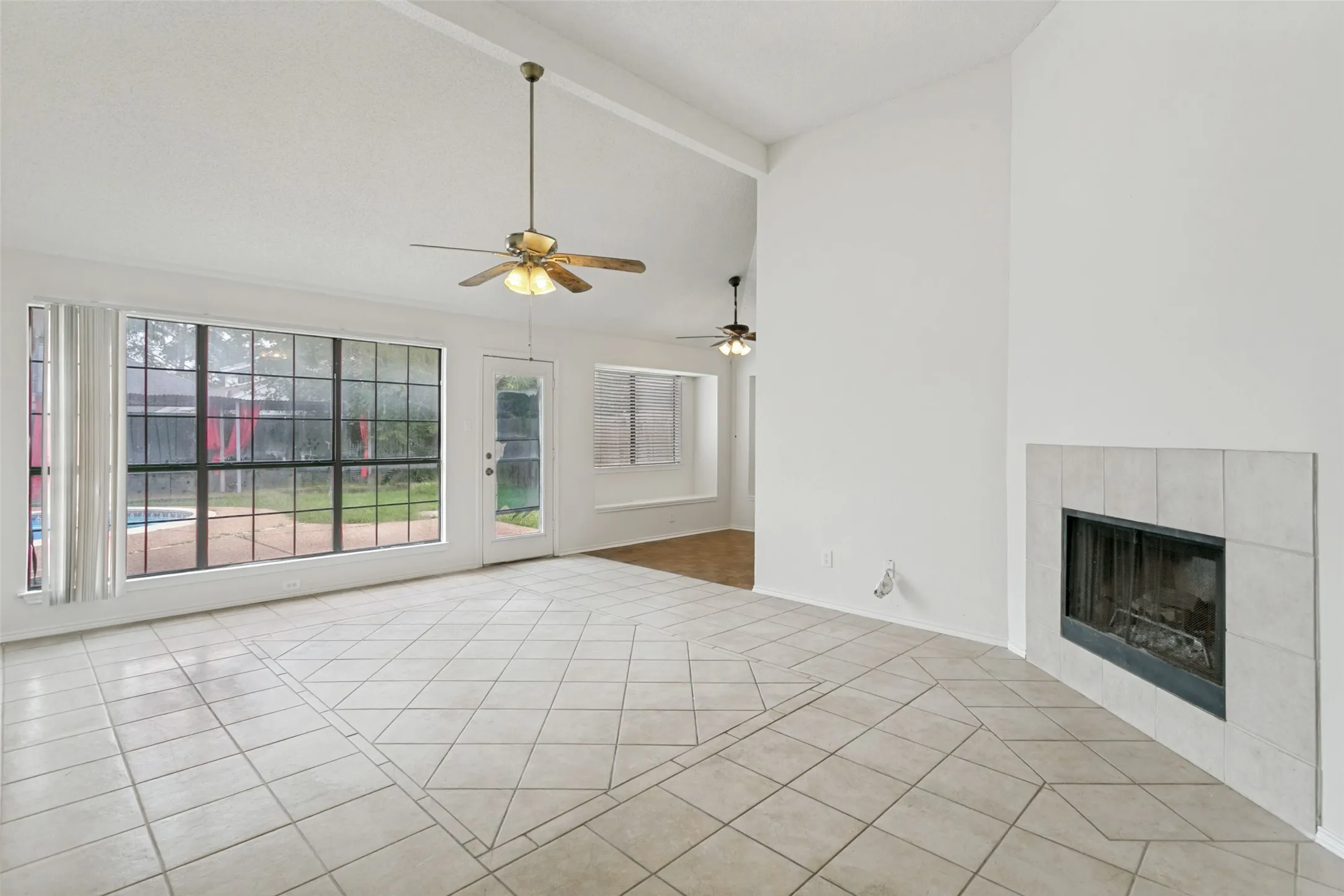 Single Family Residence For Sale in Tarrant County , 2813 Creekwood Lane, Fort Worth, Texas 76123, 3 Bedroom, 2 Bathroom, 2 Garage spaces, 1,219 Sqft, built in 1985, mls#21335499, Real Estate Agent in Fort Worth, Homes For Sale in Tarrant county, Homes For Sale in Fort Worth, Realtor in Fort Worth Texas, Real Estate Brokerage Independent Realty Texas, Luminita Cordes Realtor
