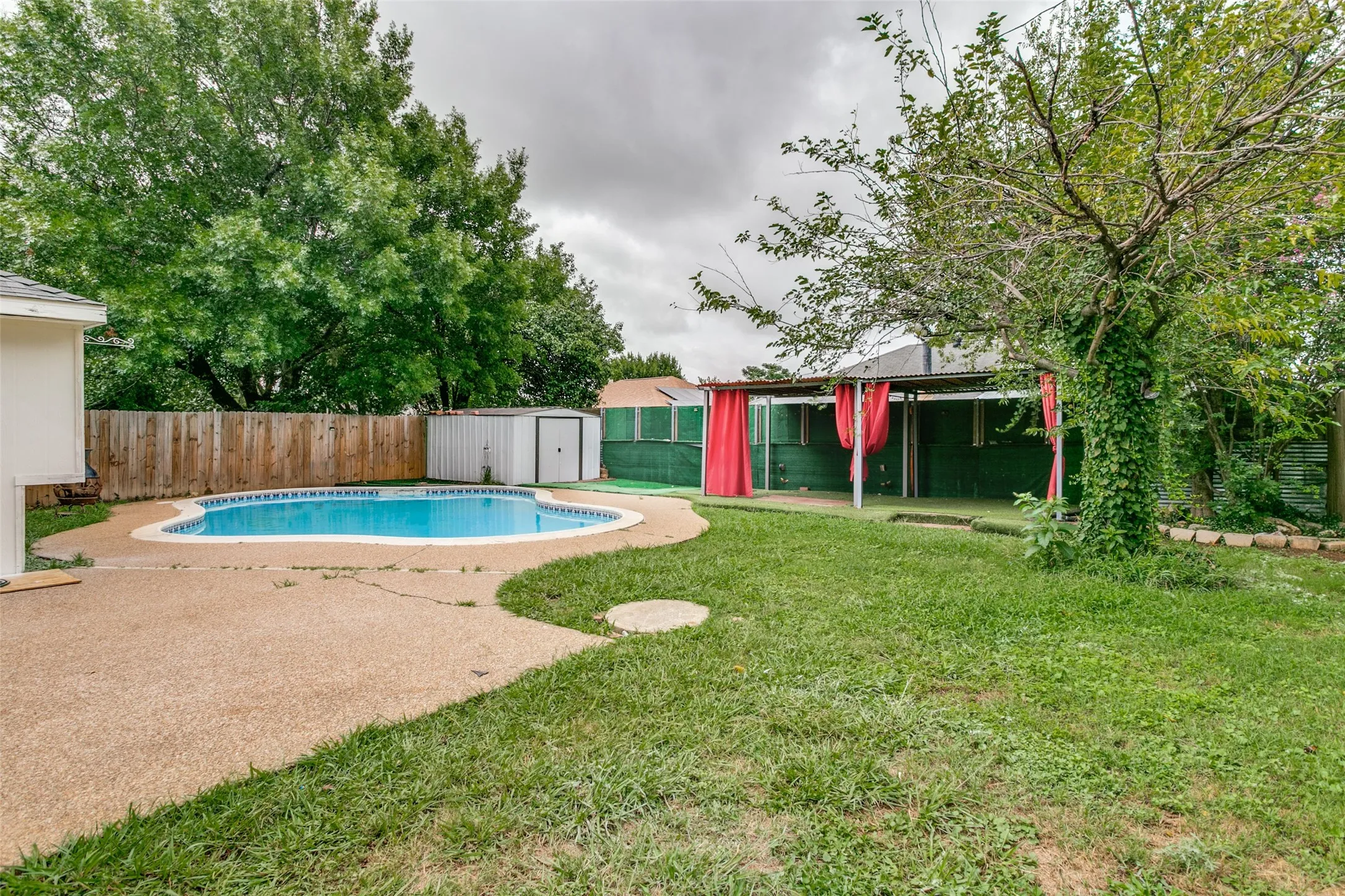 Single Family Residence For Sale in Tarrant County , 2813 Creekwood Lane, Fort Worth, Texas 76123, 3 Bedroom, 2 Bathroom, 2 Garage spaces, 1,219 Sqft, built in 1985, mls#21335499, Real Estate Agent in Fort Worth, Homes For Sale in Tarrant county, Homes For Sale in Fort Worth, Realtor in Fort Worth Texas, Real Estate Brokerage Independent Realty Texas, Luminita Cordes Realtor