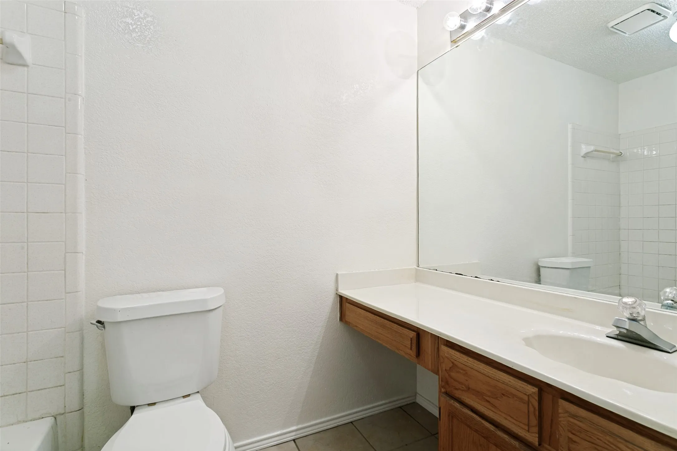 Single Family Residence For Sale in Tarrant County , 2813 Creekwood Lane, Fort Worth, Texas 76123, 3 Bedroom, 2 Bathroom, 2 Garage spaces, 1,219 Sqft, built in 1985, mls#21335499, Real Estate Agent in Fort Worth, Homes For Sale in Tarrant county, Homes For Sale in Fort Worth, Realtor in Fort Worth Texas, Real Estate Brokerage Independent Realty Texas, Luminita Cordes Realtor