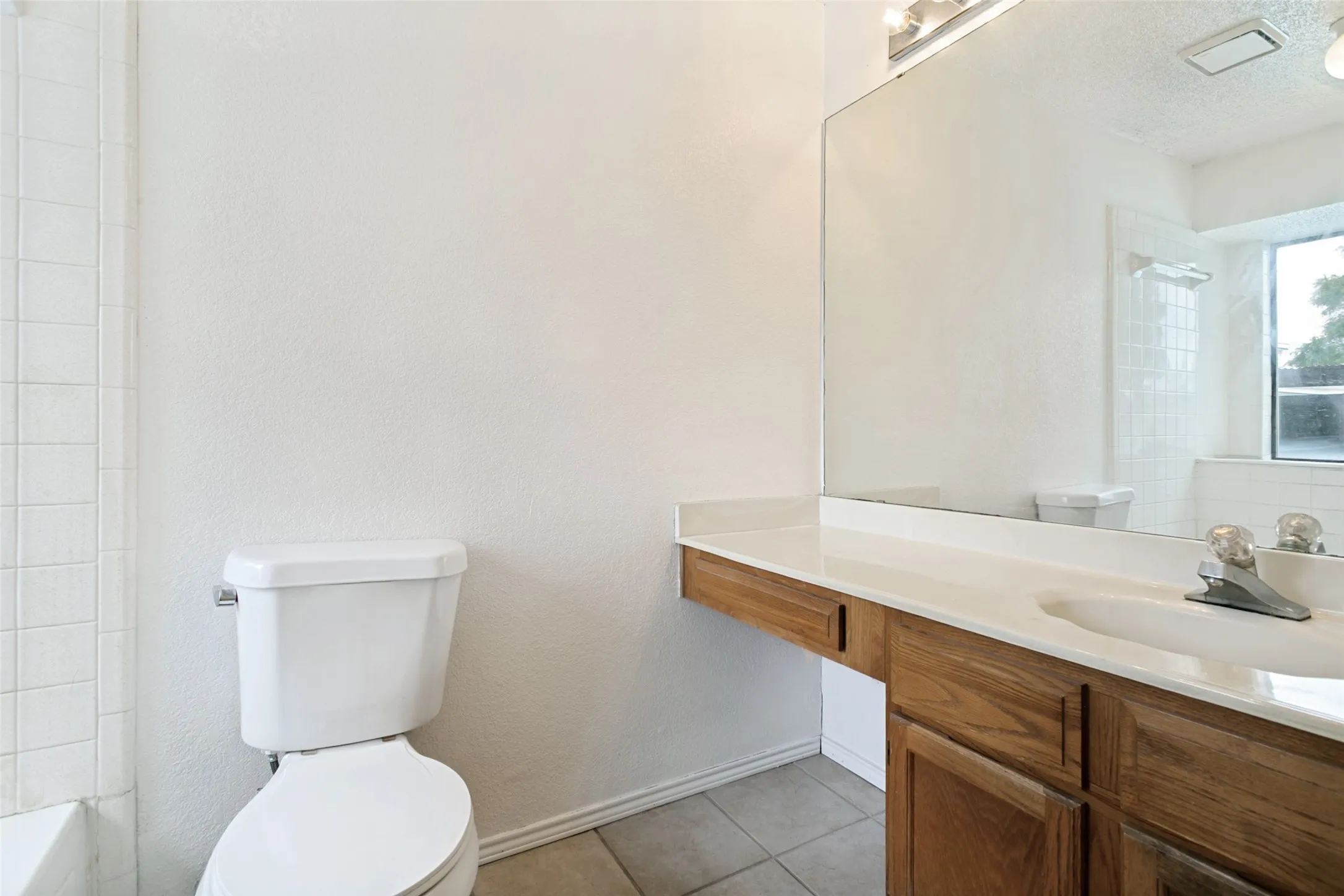 Single Family Residence For Sale in Tarrant County , 2813 Creekwood Lane, Fort Worth, Texas 76123, 3 Bedroom, 2 Bathroom, 2 Garage spaces, 1,219 Sqft, built in 1985, mls#21335499, Real Estate Agent in Fort Worth, Homes For Sale in Tarrant county, Homes For Sale in Fort Worth, Realtor in Fort Worth Texas, Real Estate Brokerage Independent Realty Texas, Luminita Cordes Realtor