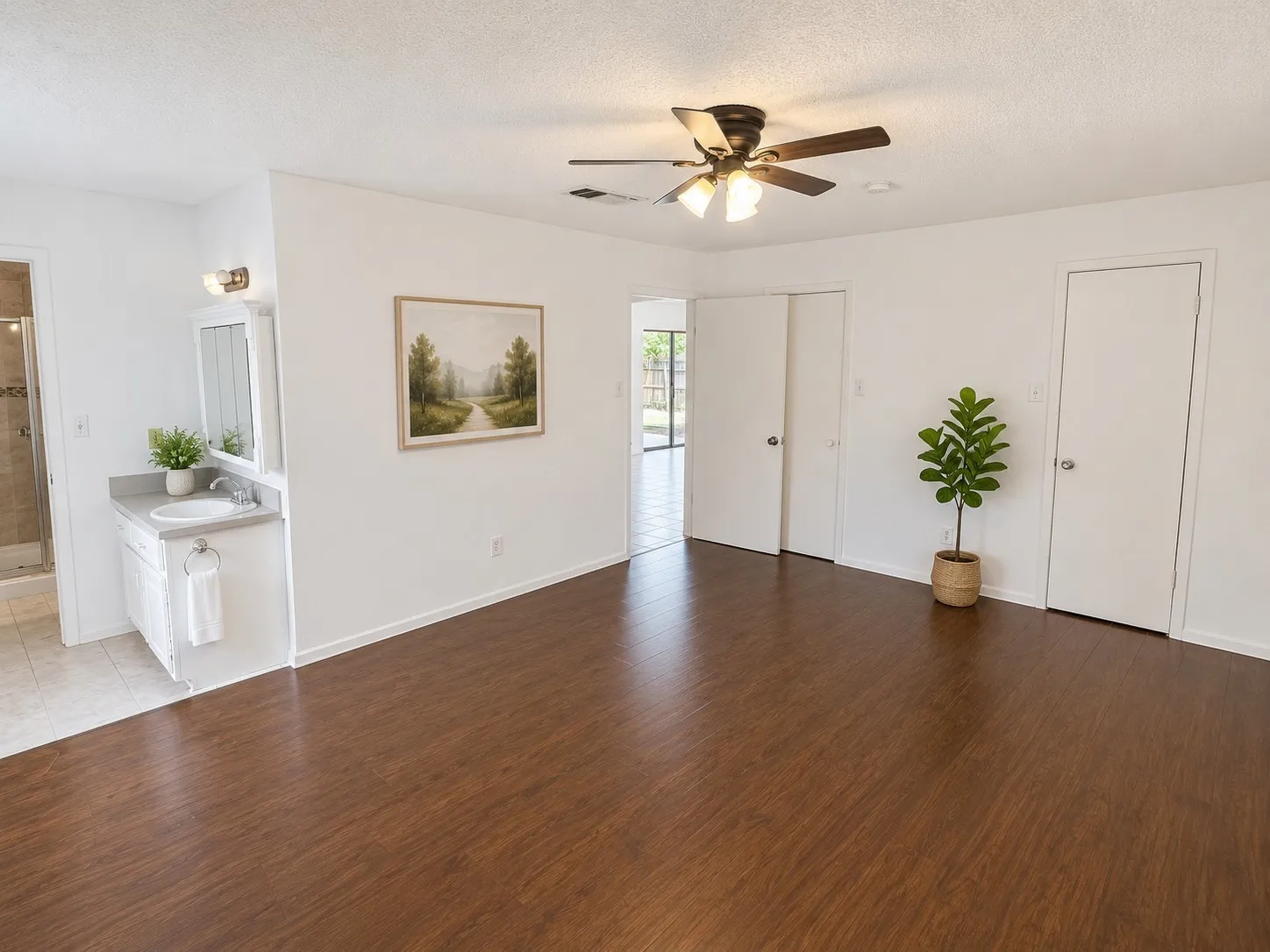 Single Family Residence For Sale in Denton County , 5410 Kings Manor Drive, Lake Dallas, Texas 75065, 3 Bedroom, 2 Bathroom, 2 Garage spaces, 1,336 Sqft, built in 1976, mls#21335568, Real Estate Agent in Lake Dallas, Homes For Sale in Denton county, Homes For Sale in Lake Dallas, Realtor in Lake Dallas Texas, Real Estate Brokerage Independent Realty Texas, Luminita Cordes Realtor