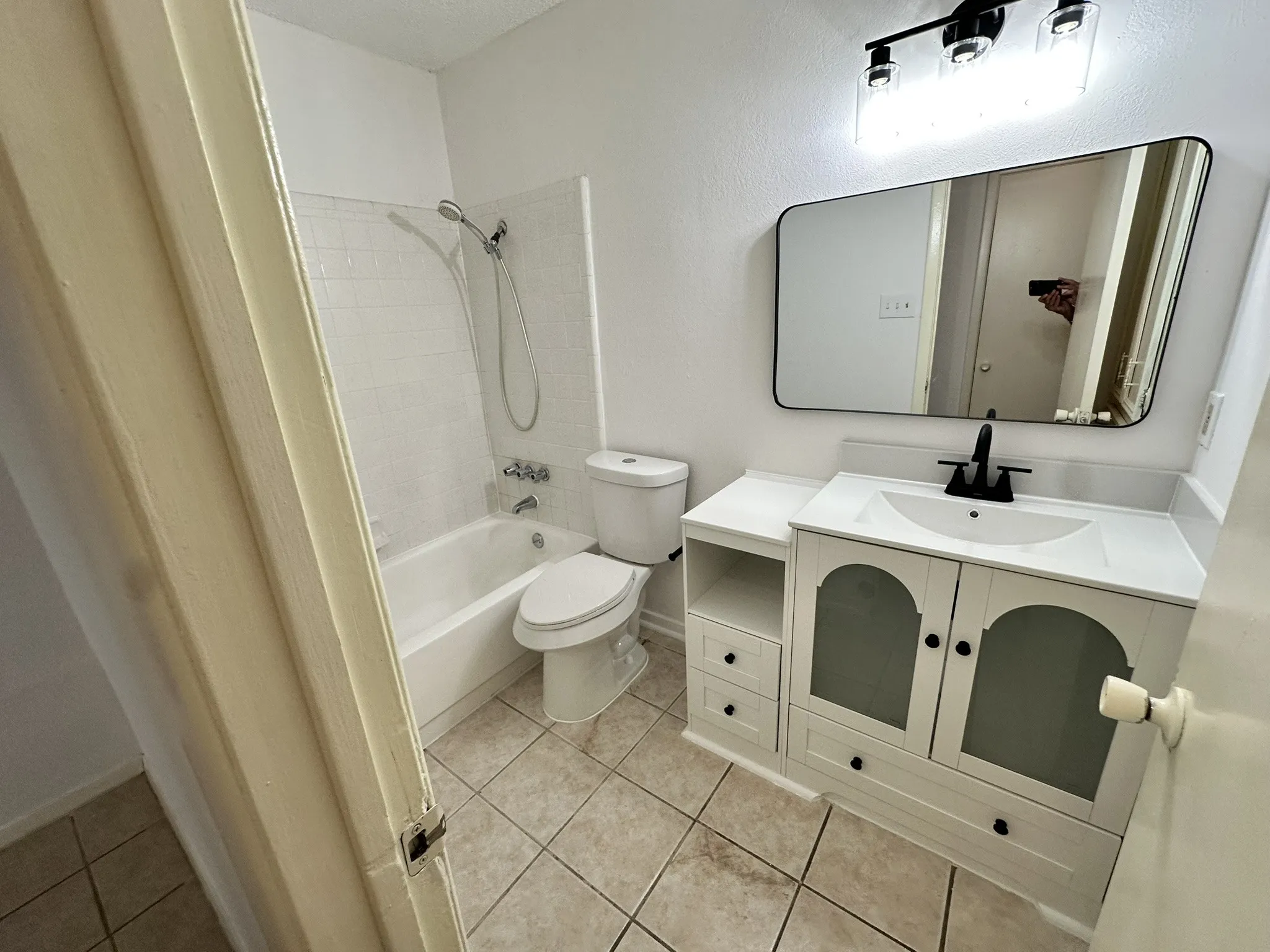 Single Family Residence For Sale in Denton County , 5410 Kings Manor Drive, Lake Dallas, Texas 75065, 3 Bedroom, 2 Bathroom, 2 Garage spaces, 1,336 Sqft, built in 1976, mls#21335568, Real Estate Agent in Lake Dallas, Homes For Sale in Denton county, Homes For Sale in Lake Dallas, Realtor in Lake Dallas Texas, Real Estate Brokerage Independent Realty Texas, Luminita Cordes Realtor