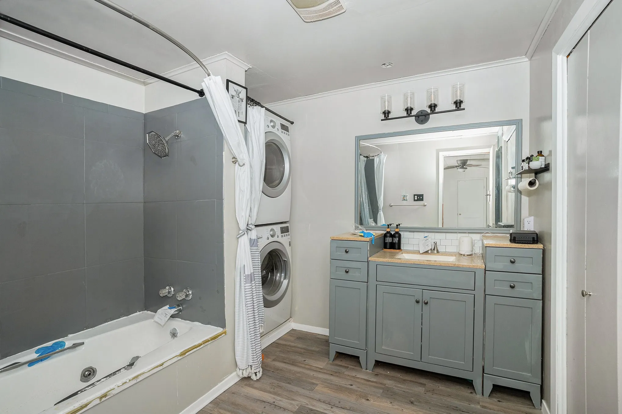 Single Family Residence For Sale in Hill County , 116 Lakeshore Trail, Whitney, Texas 76692, 2 Bedroom, 2 Bathroom, 2 Garage spaces, 1,744 Sqft, built in 1948, mls#21335575, Real Estate Agent in Whitney, Homes For Sale in Hill county, Homes For Sale in Whitney, Realtor in Whitney Texas, Real Estate Brokerage Independent Realty Texas, Luminita Cordes Realtor