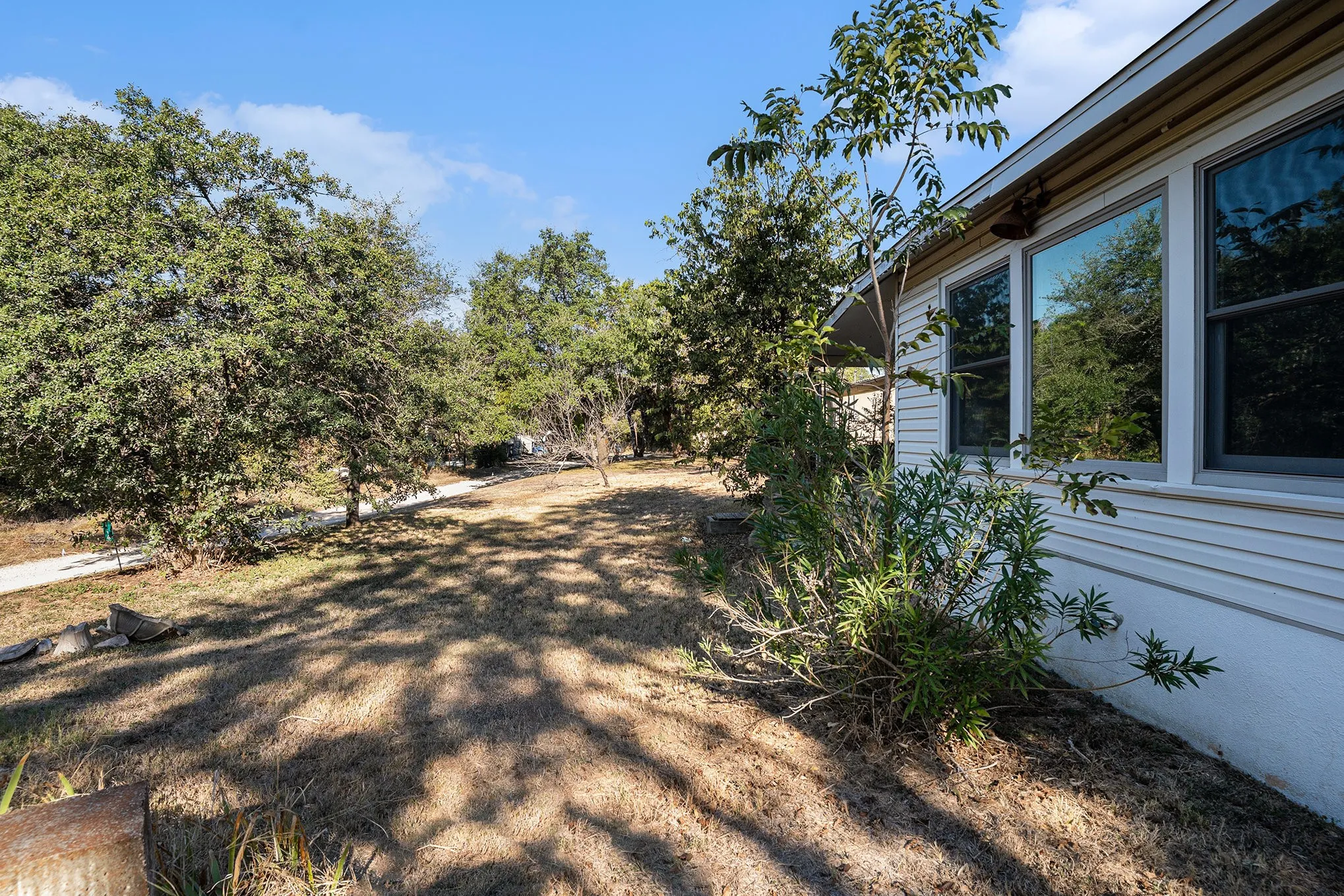 Single Family Residence For Sale in Hill County , 116 Lakeshore Trail, Whitney, Texas 76692, 2 Bedroom, 2 Bathroom, 2 Garage spaces, 1,744 Sqft, built in 1948, mls#21335575, Real Estate Agent in Whitney, Homes For Sale in Hill county, Homes For Sale in Whitney, Realtor in Whitney Texas, Real Estate Brokerage Independent Realty Texas, Luminita Cordes Realtor