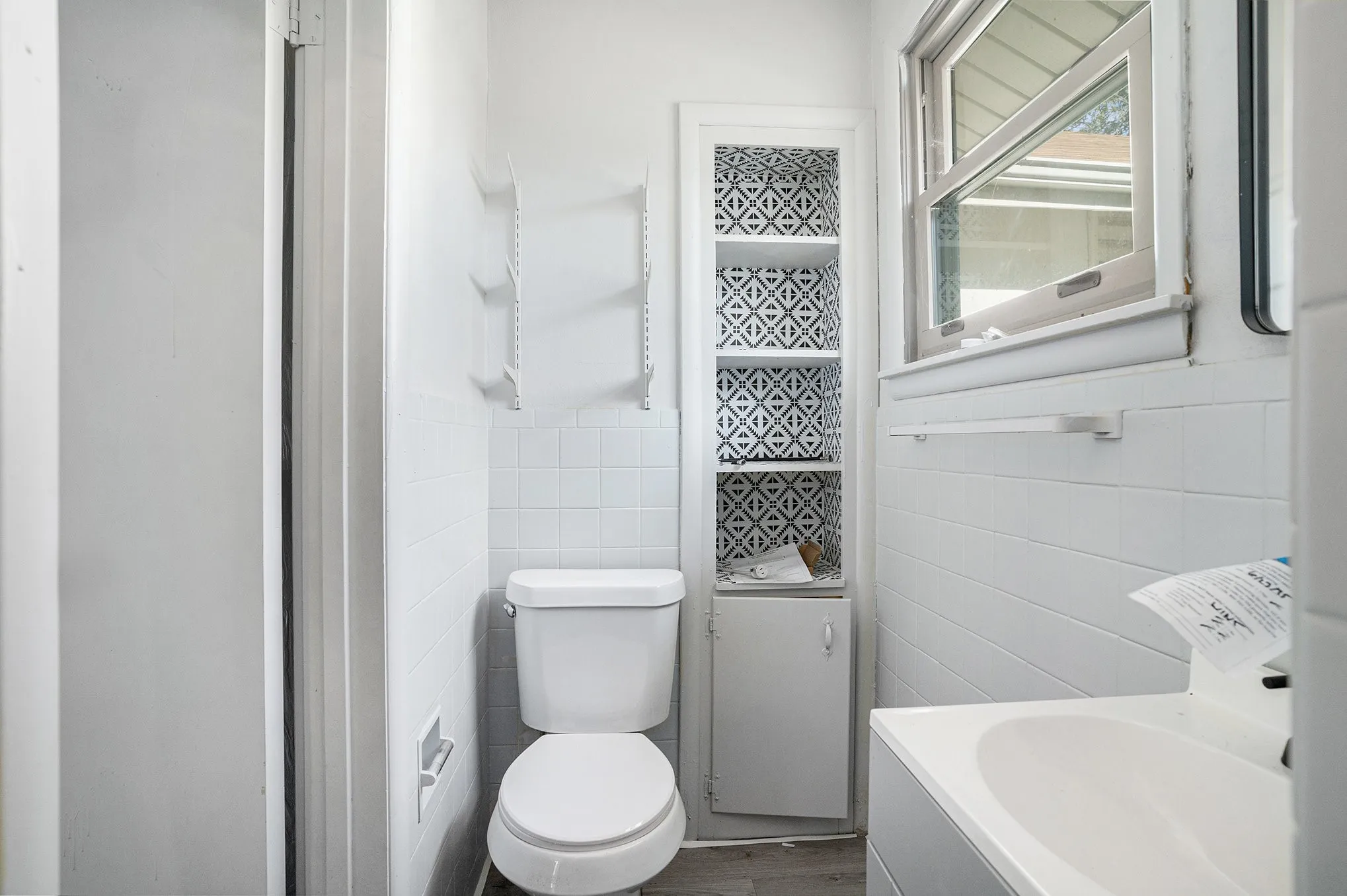 Single Family Residence For Sale in Hill County , 116 Lakeshore Trail, Whitney, Texas 76692, 2 Bedroom, 2 Bathroom, 2 Garage spaces, 1,744 Sqft, built in 1948, mls#21335575, Real Estate Agent in Whitney, Homes For Sale in Hill county, Homes For Sale in Whitney, Realtor in Whitney Texas, Real Estate Brokerage Independent Realty Texas, Luminita Cordes Realtor