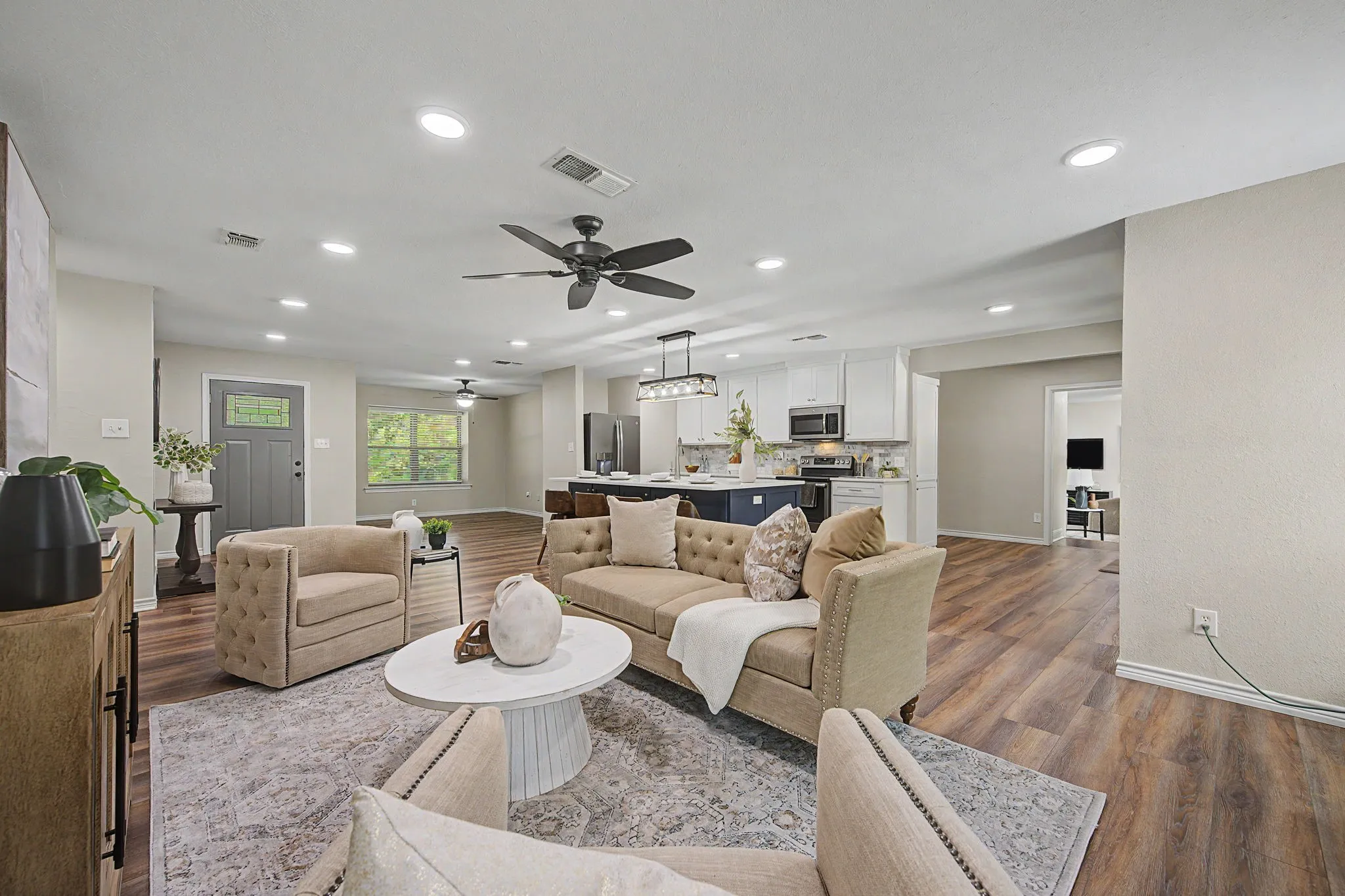 Single Family Residence For Sale in Ellis County , 106 Pecan Creek Street, Red Oak, Texas 75154, 3 Bedroom, 3 Bathroom, Garage spaces, 2,425 Sqft, built in 1968, mls#21262509, Real Estate Agent in Red Oak, Homes For Sale in Ellis county, Homes For Sale in Red Oak, Realtor in Red Oak Texas, Real Estate Brokerage Independent Realty Texas, Luminita Cordes Realtor