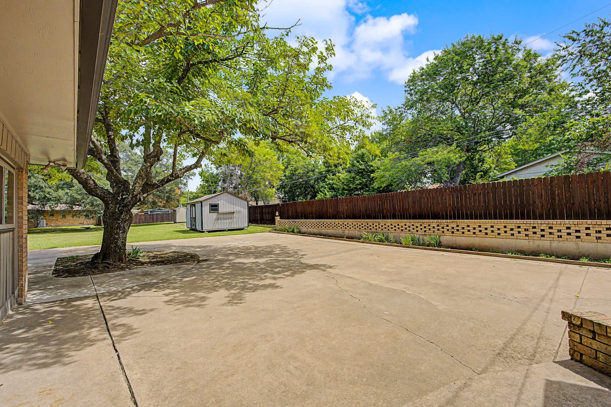 Single Family Residence For Sale in Ellis County , 106 Pecan Creek Street, Red Oak, Texas 75154, 3 Bedroom, 3 Bathroom, Garage spaces, 2,425 Sqft, built in 1968, mls#21262509, Real Estate Agent in Red Oak, Homes For Sale in Ellis county, Homes For Sale in Red Oak, Realtor in Red Oak Texas, Real Estate Brokerage Independent Realty Texas, Luminita Cordes Realtor