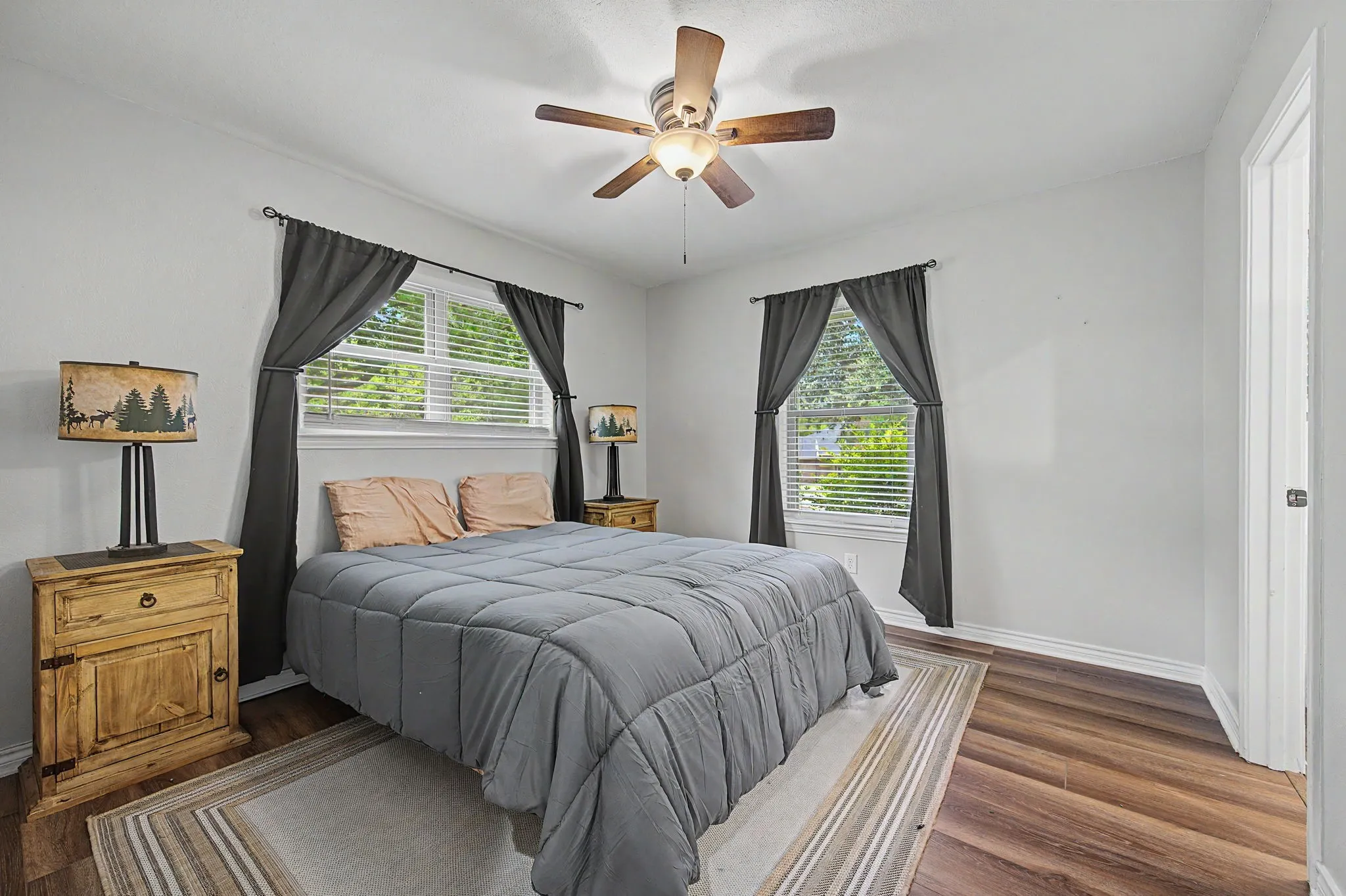 Single Family Residence For Sale in Ellis County , 106 Pecan Creek Street, Red Oak, Texas 75154, 3 Bedroom, 3 Bathroom, Garage spaces, 2,425 Sqft, built in 1968, mls#21262509, Real Estate Agent in Red Oak, Homes For Sale in Ellis county, Homes For Sale in Red Oak, Realtor in Red Oak Texas, Real Estate Brokerage Independent Realty Texas, Luminita Cordes Realtor