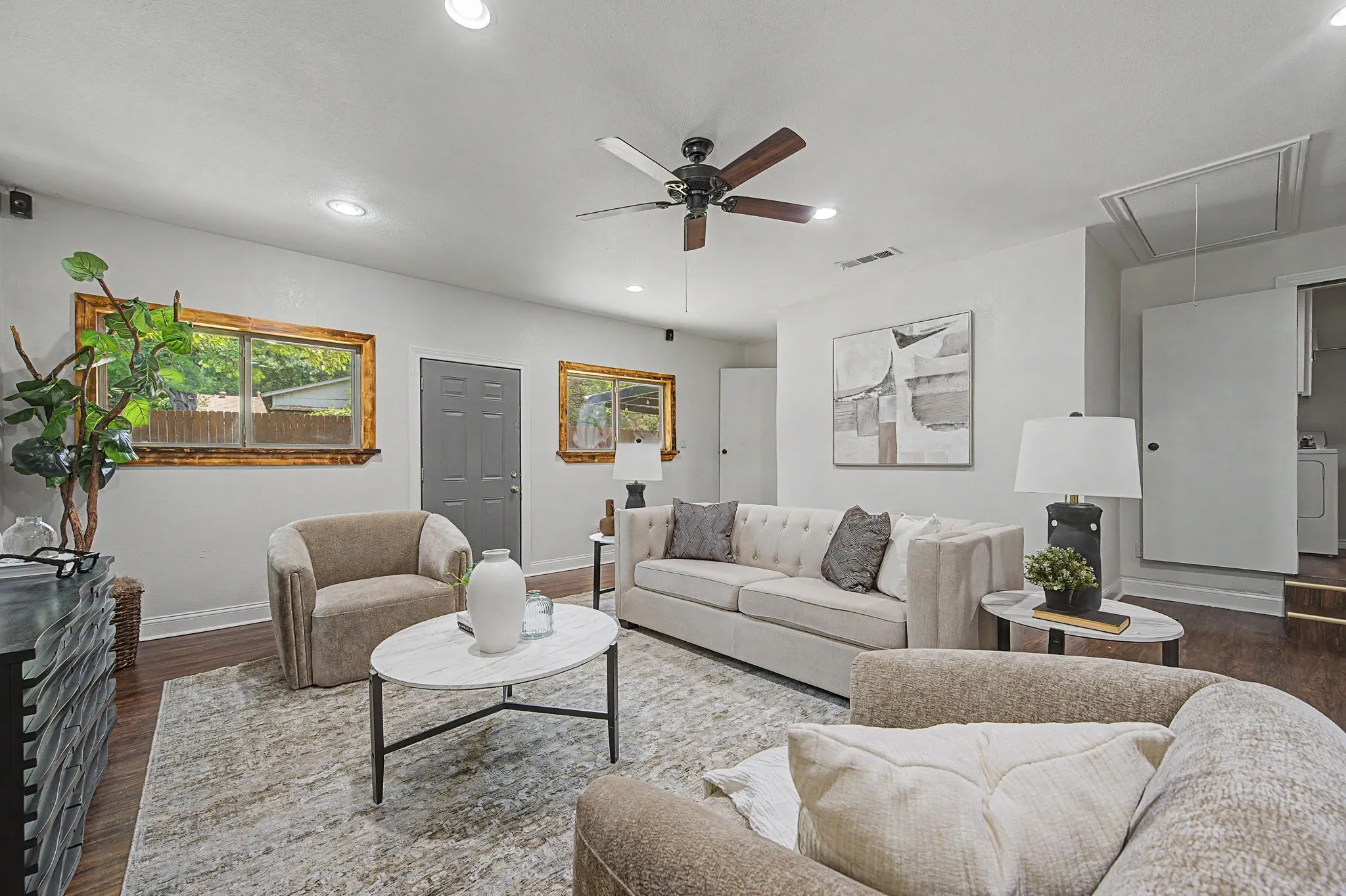 Single Family Residence For Sale in Ellis County , 106 Pecan Creek Street, Red Oak, Texas 75154, 3 Bedroom, 3 Bathroom, Garage spaces, 2,425 Sqft, built in 1968, mls#21262509, Real Estate Agent in Red Oak, Homes For Sale in Ellis county, Homes For Sale in Red Oak, Realtor in Red Oak Texas, Real Estate Brokerage Independent Realty Texas, Luminita Cordes Realtor