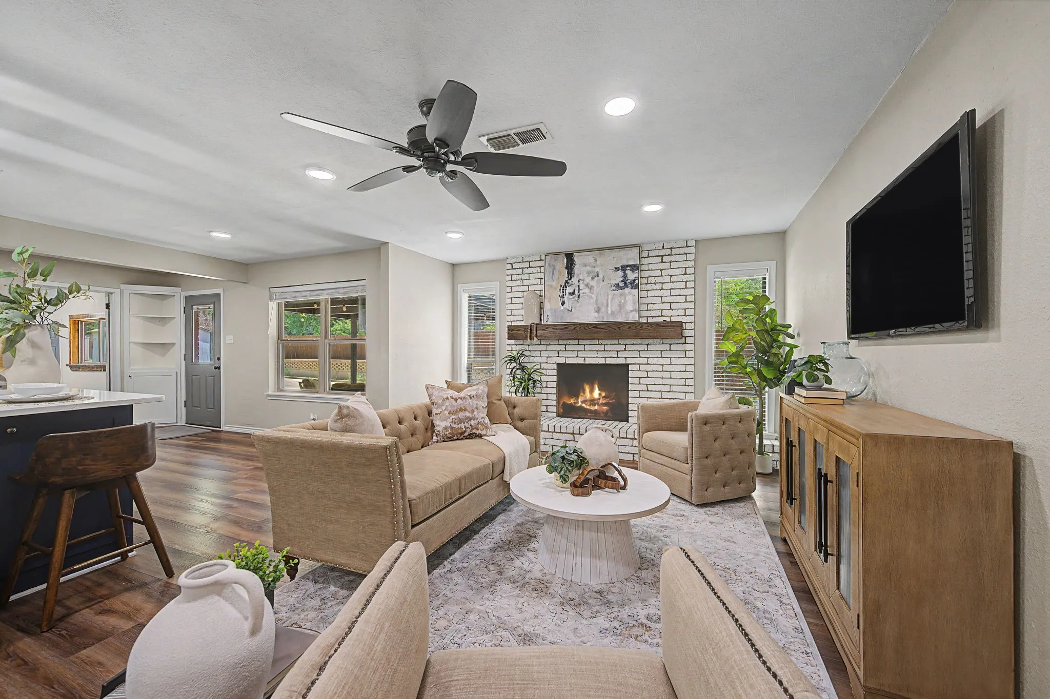 Single Family Residence For Sale in Ellis County , 106 Pecan Creek Street, Red Oak, Texas 75154, 3 Bedroom, 3 Bathroom, Garage spaces, 2,425 Sqft, built in 1968, mls#21262509, Real Estate Agent in Red Oak, Homes For Sale in Ellis county, Homes For Sale in Red Oak, Realtor in Red Oak Texas, Real Estate Brokerage Independent Realty Texas, Luminita Cordes Realtor