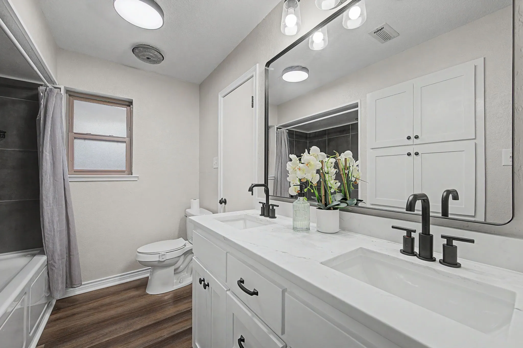 Single Family Residence For Sale in Ellis County , 106 Pecan Creek Street, Red Oak, Texas 75154, 3 Bedroom, 3 Bathroom, Garage spaces, 2,425 Sqft, built in 1968, mls#21262509, Real Estate Agent in Red Oak, Homes For Sale in Ellis county, Homes For Sale in Red Oak, Realtor in Red Oak Texas, Real Estate Brokerage Independent Realty Texas, Luminita Cordes Realtor
