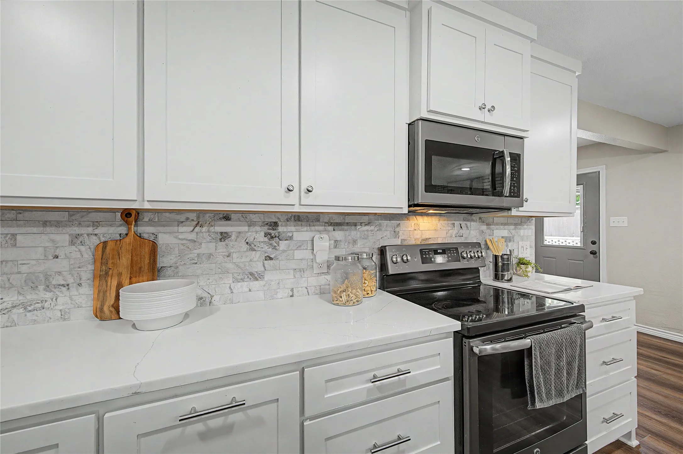 Single Family Residence For Sale in Ellis County , 106 Pecan Creek Street, Red Oak, Texas 75154, 3 Bedroom, 3 Bathroom, Garage spaces, 2,425 Sqft, built in 1968, mls#21262509, Real Estate Agent in Red Oak, Homes For Sale in Ellis county, Homes For Sale in Red Oak, Realtor in Red Oak Texas, Real Estate Brokerage Independent Realty Texas, Luminita Cordes Realtor