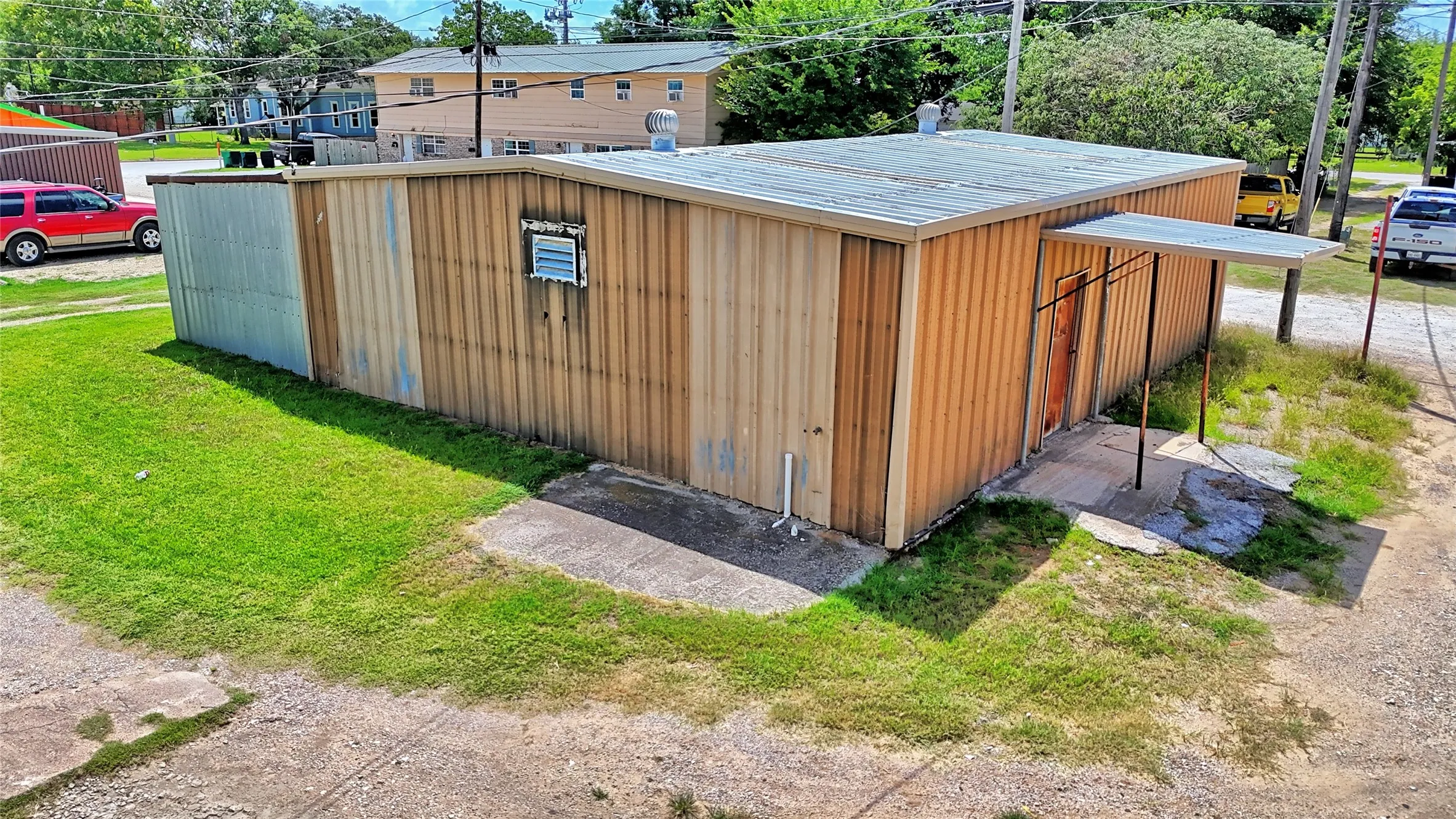 Warehouse For Sale in Montague County , 105 W Highway 82, Nocona, Texas 76255, 0, 0, Garage spaces, 0 Sqft, built in 1990, Price $90,000, mls#21335581, Real Estate Agent in Nocona, Homes For Sale in Montague county, Homes For Sale in Nocona, Realtor in Nocona Texas, Real Estate Brokerage Independent Realty Texas, Luminita Cordes Realtor