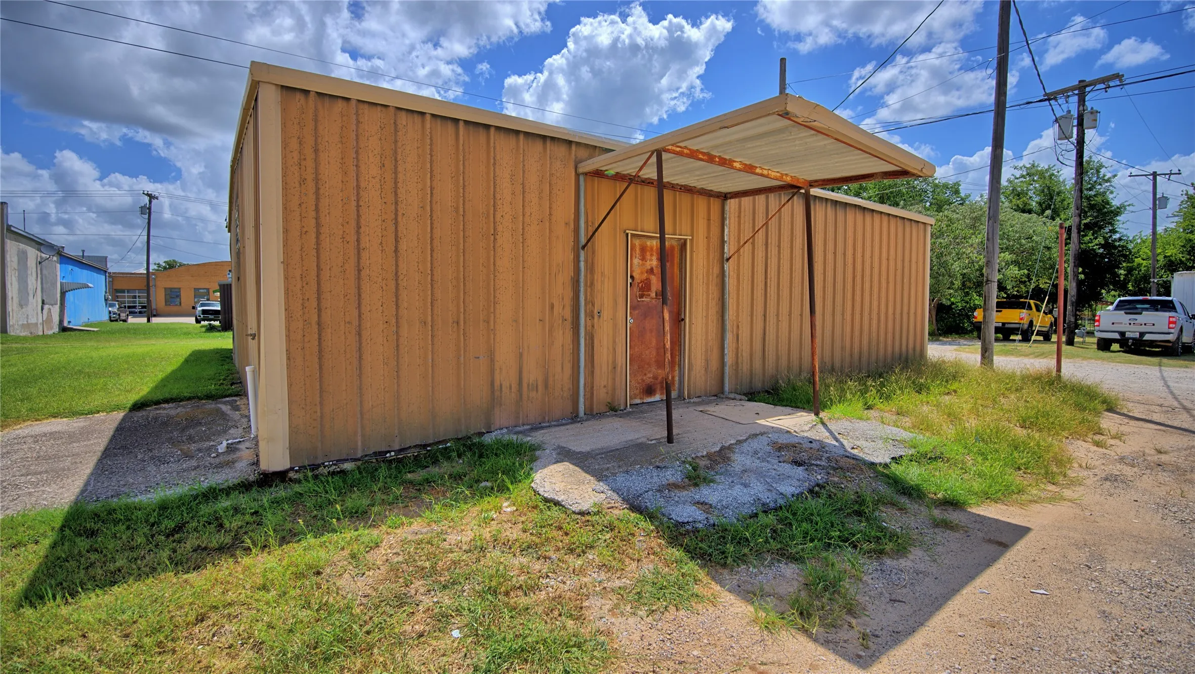 Warehouse For Sale in Montague County , 105 W Highway 82, Nocona, Texas 76255, 0, 0, Garage spaces, 0 Sqft, built in 1990, Price $90,000, mls#21335581, Real Estate Agent in Nocona, Homes For Sale in Montague county, Homes For Sale in Nocona, Realtor in Nocona Texas, Real Estate Brokerage Independent Realty Texas, Luminita Cordes Realtor