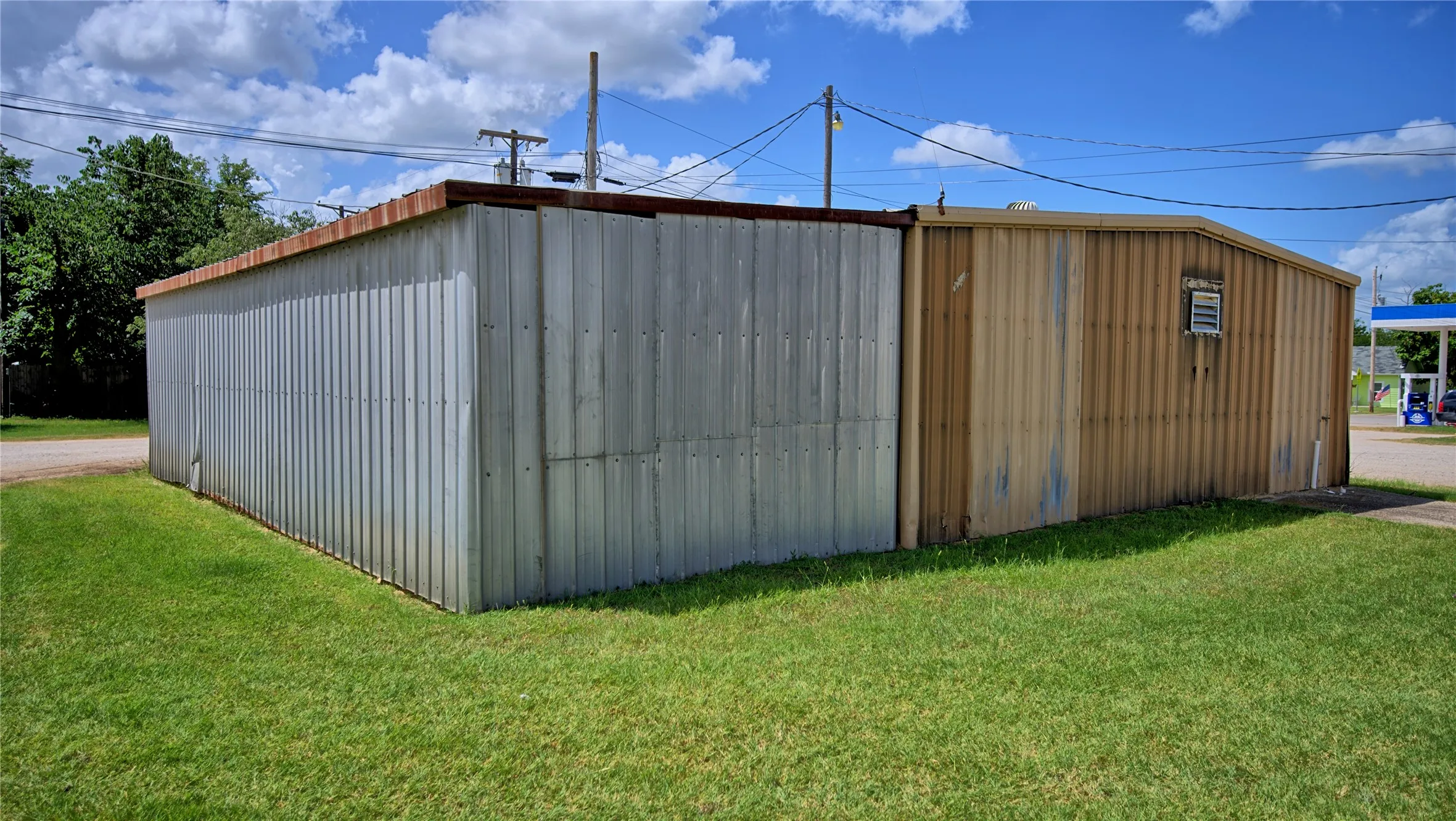 Warehouse For Sale in Montague County , 105 W Highway 82, Nocona, Texas 76255, 0, 0, Garage spaces, 0 Sqft, built in 1990, Price $90,000, mls#21335581, Real Estate Agent in Nocona, Homes For Sale in Montague county, Homes For Sale in Nocona, Realtor in Nocona Texas, Real Estate Brokerage Independent Realty Texas, Luminita Cordes Realtor