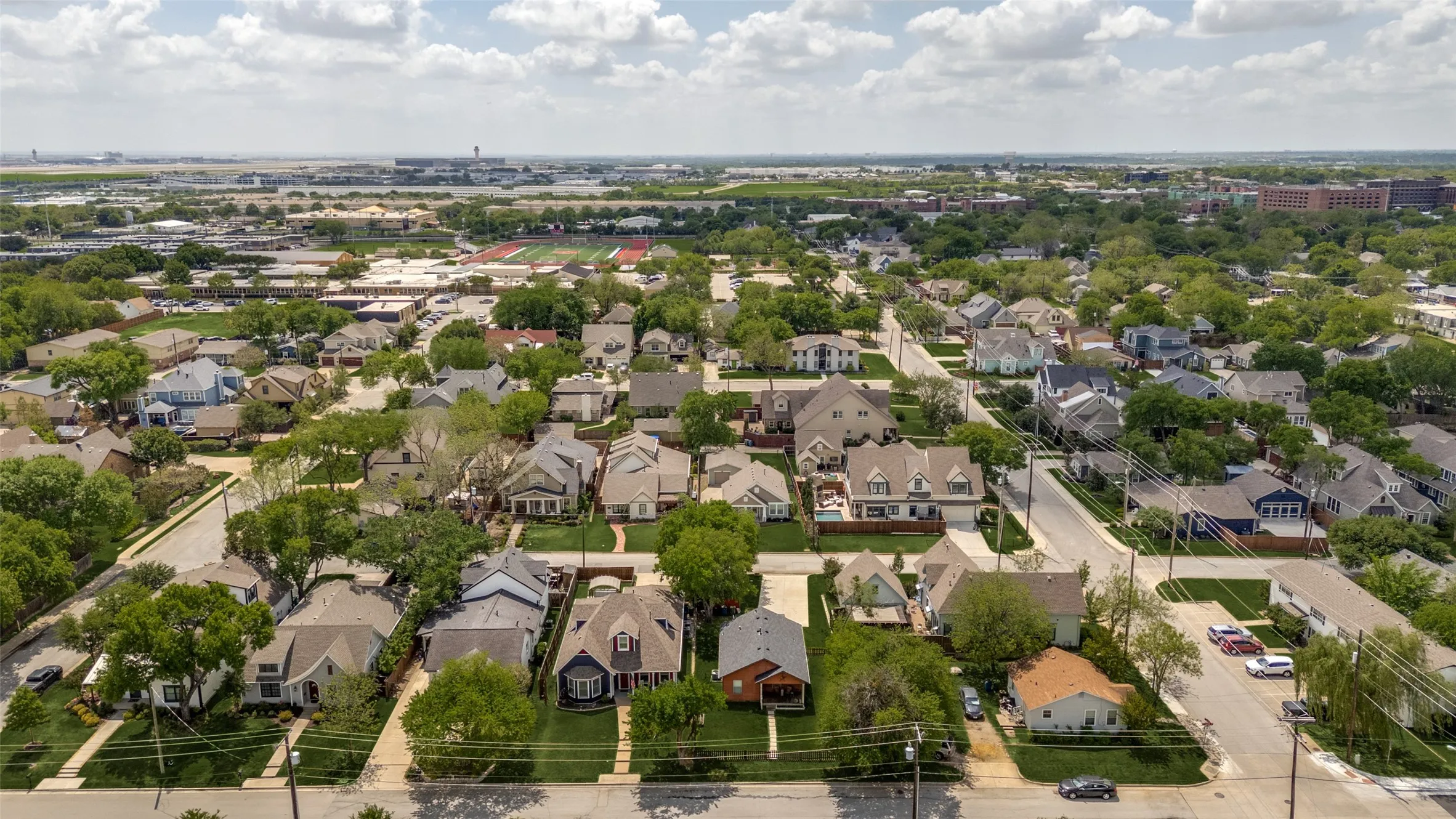 Single Family Residence For Sale in Tarrant County , 612 E Wall Street, Grapevine, Texas 76051, 2 Bedroom, 2 Bathroom, Garage spaces, 906 Sqft, built in 1936, mls#21335579, Real Estate Agent in Grapevine, Homes For Sale in Tarrant county, Homes For Sale in Grapevine, Realtor in Grapevine Texas, Real Estate Brokerage Independent Realty Texas, Luminita Cordes Realtor