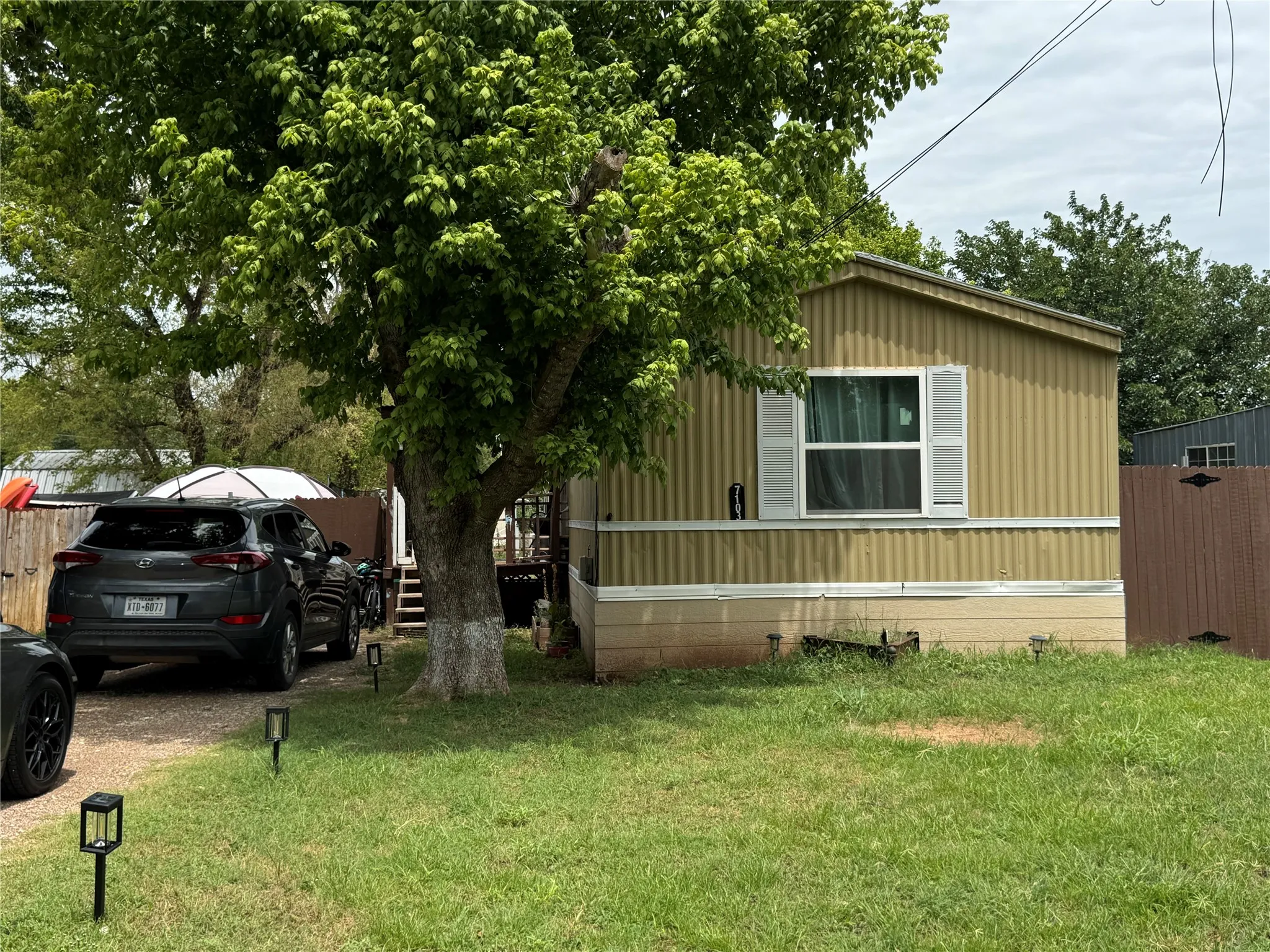 Manufactured Home For Sale in Parker County , 7103 Comanche Trail, Weatherford, Texas 76087, 4 Bedroom, 2 Bathroom, Garage spaces, 1,216 Sqft, built in 1997, mls#21335578, Real Estate Agent in Weatherford, Homes For Sale in Parker county, Homes For Sale in Weatherford, Realtor in Weatherford Texas, Real Estate Brokerage Independent Realty Texas, Luminita Cordes Realtor