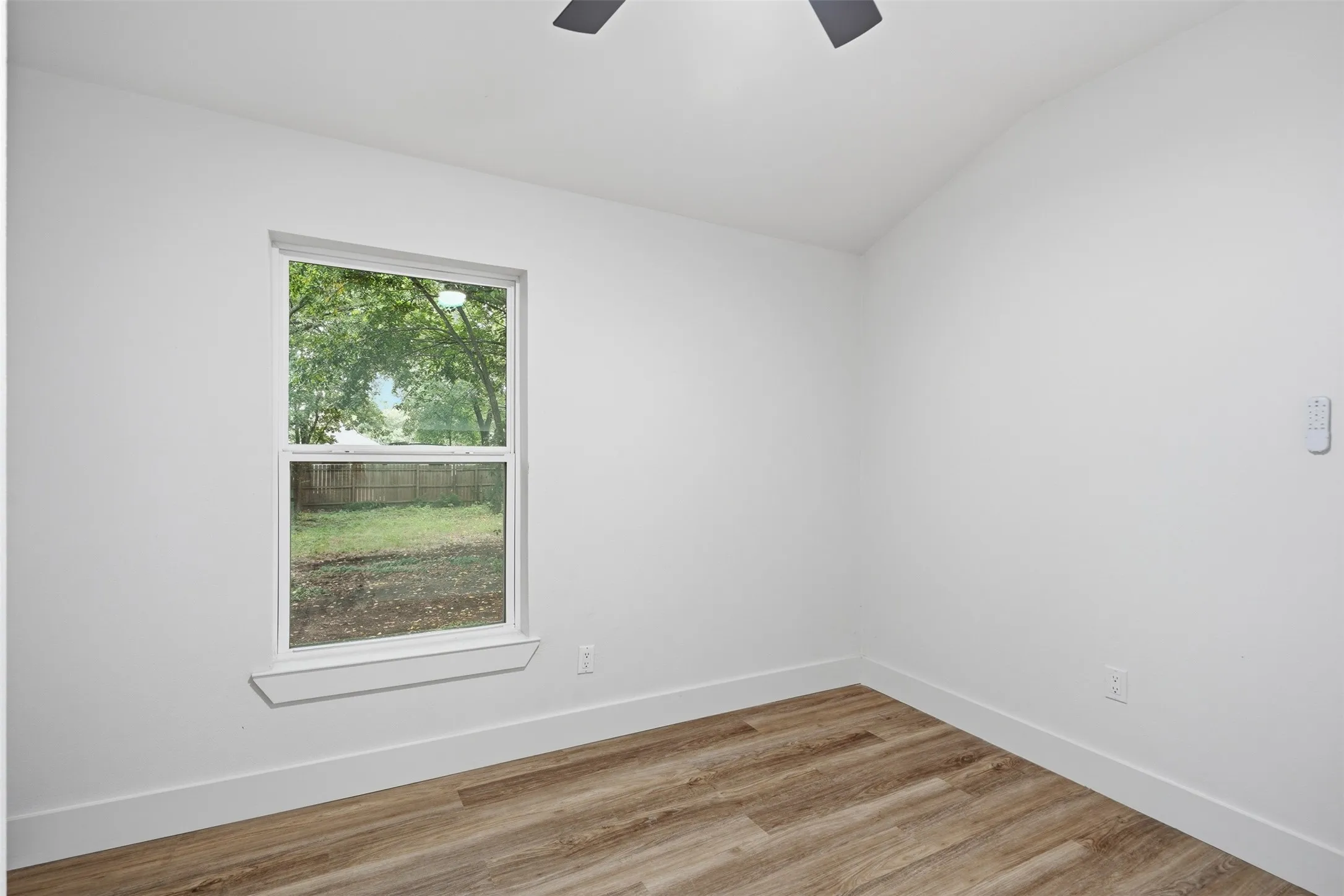 Single Family Residence For Sale in Johnson County , 1413 N Wilhite Street, Cleburne, Texas 76031, 3 Bedroom, 2 Bathroom, Garage spaces, 1,160 Sqft, built in 1935, mls#21334810, Real Estate Agent in Cleburne, Homes For Sale in Johnson county, Homes For Sale in Cleburne, Realtor in Cleburne Texas, Real Estate Brokerage Independent Realty Texas, Luminita Cordes Realtor