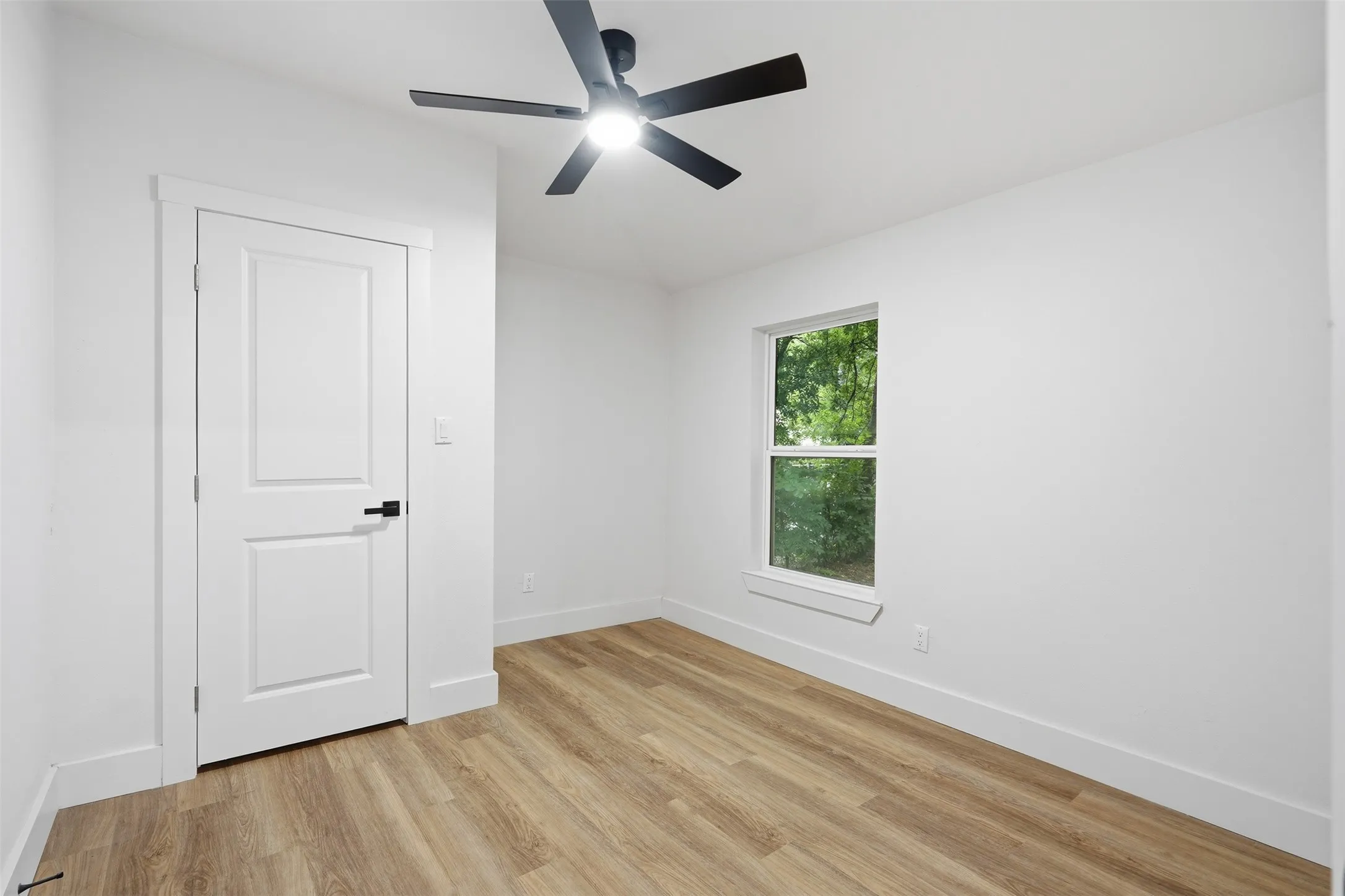 Single Family Residence For Sale in Johnson County , 1413 N Wilhite Street, Cleburne, Texas 76031, 3 Bedroom, 2 Bathroom, Garage spaces, 1,160 Sqft, built in 1935, mls#21334810, Real Estate Agent in Cleburne, Homes For Sale in Johnson county, Homes For Sale in Cleburne, Realtor in Cleburne Texas, Real Estate Brokerage Independent Realty Texas, Luminita Cordes Realtor