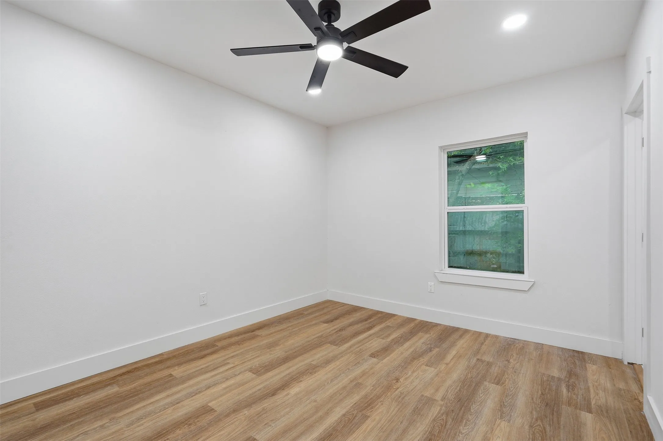 Single Family Residence For Sale in Johnson County , 1413 N Wilhite Street, Cleburne, Texas 76031, 3 Bedroom, 2 Bathroom, Garage spaces, 1,160 Sqft, built in 1935, mls#21334810, Real Estate Agent in Cleburne, Homes For Sale in Johnson county, Homes For Sale in Cleburne, Realtor in Cleburne Texas, Real Estate Brokerage Independent Realty Texas, Luminita Cordes Realtor