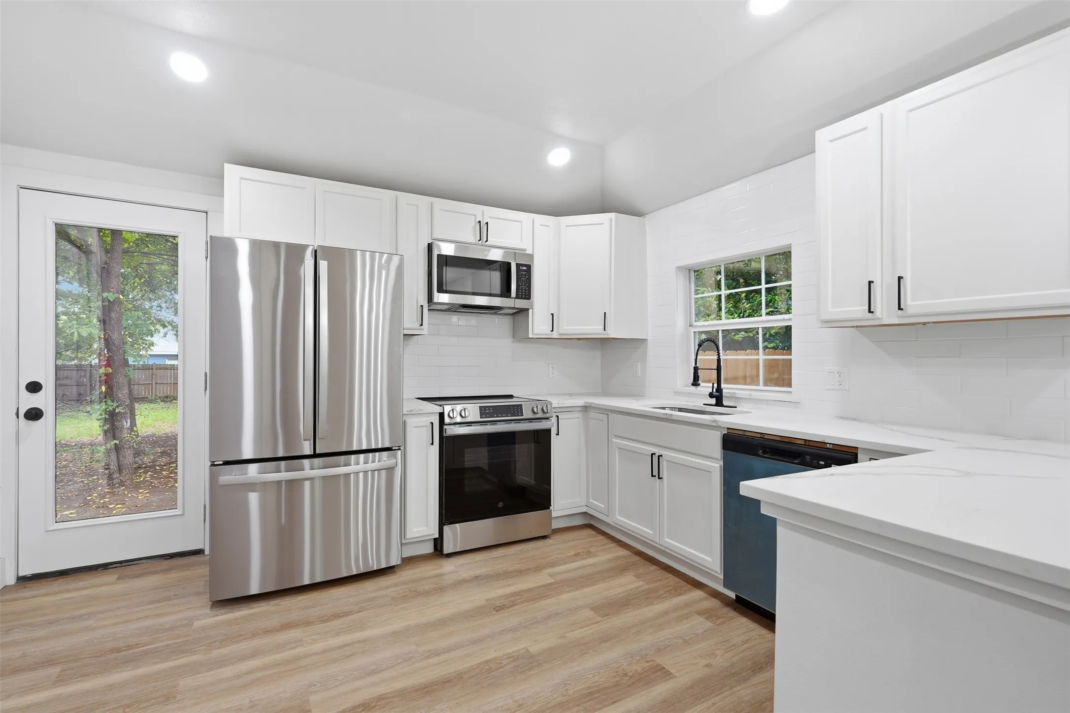 Single Family Residence For Sale in Johnson County , 1413 N Wilhite Street, Cleburne, Texas 76031, 3 Bedroom, 2 Bathroom, Garage spaces, 1,160 Sqft, built in 1935, mls#21334810, Real Estate Agent in Cleburne, Homes For Sale in Johnson county, Homes For Sale in Cleburne, Realtor in Cleburne Texas, Real Estate Brokerage Independent Realty Texas, Luminita Cordes Realtor
