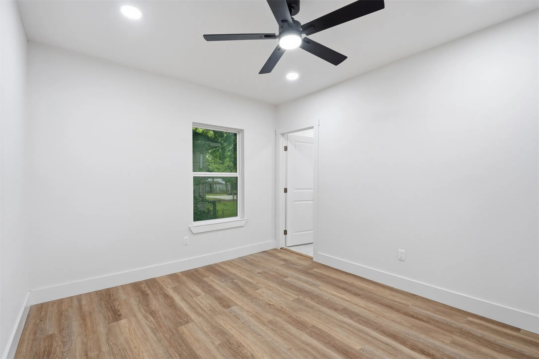 Single Family Residence For Sale in Johnson County , 1413 N Wilhite Street, Cleburne, Texas 76031, 3 Bedroom, 2 Bathroom, Garage spaces, 1,160 Sqft, built in 1935, mls#21334810, Real Estate Agent in Cleburne, Homes For Sale in Johnson county, Homes For Sale in Cleburne, Realtor in Cleburne Texas, Real Estate Brokerage Independent Realty Texas, Luminita Cordes Realtor