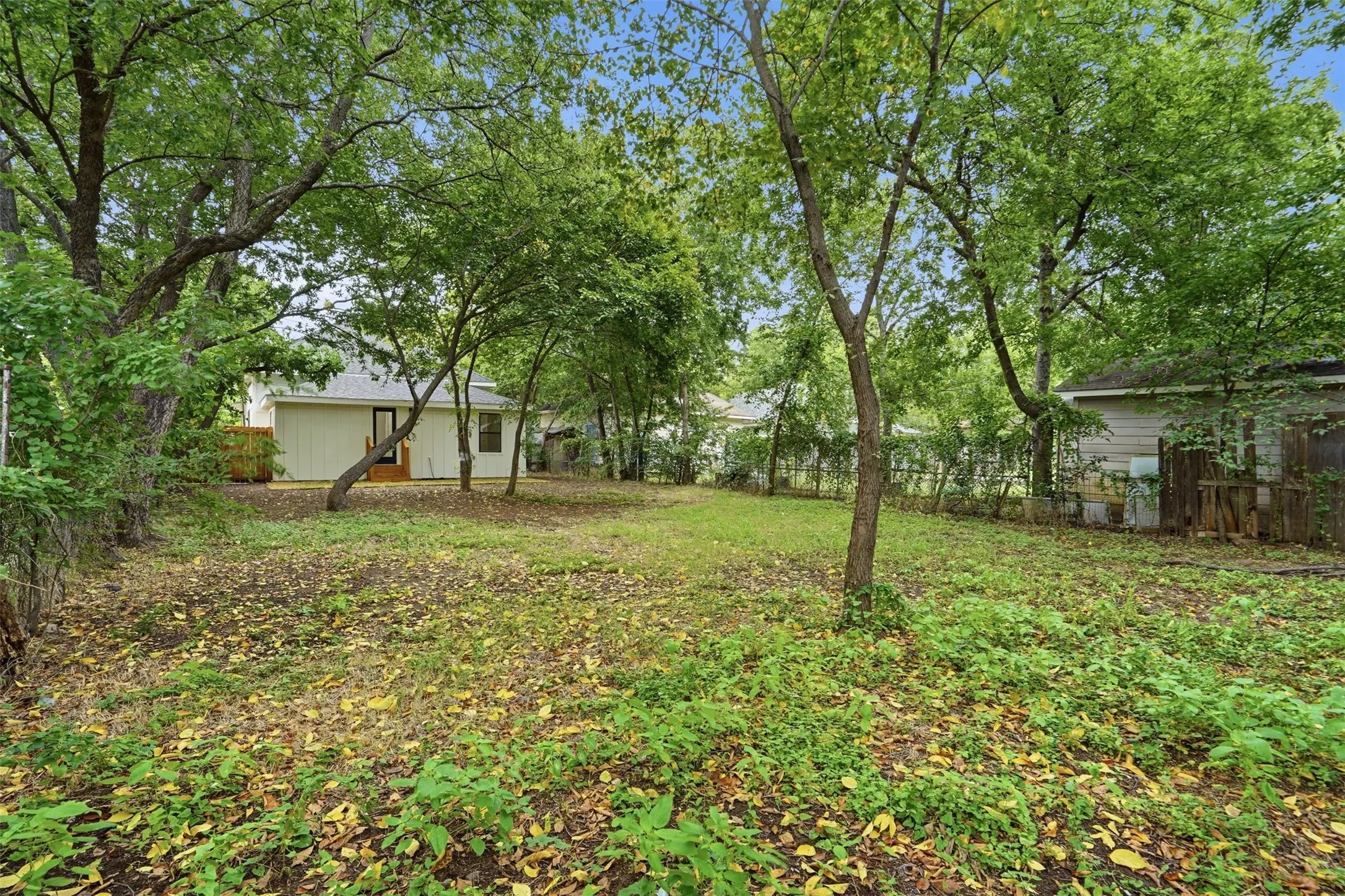 Single Family Residence For Sale in Johnson County , 1413 N Wilhite Street, Cleburne, Texas 76031, 3 Bedroom, 2 Bathroom, Garage spaces, 1,160 Sqft, built in 1935, mls#21334810, Real Estate Agent in Cleburne, Homes For Sale in Johnson county, Homes For Sale in Cleburne, Realtor in Cleburne Texas, Real Estate Brokerage Independent Realty Texas, Luminita Cordes Realtor