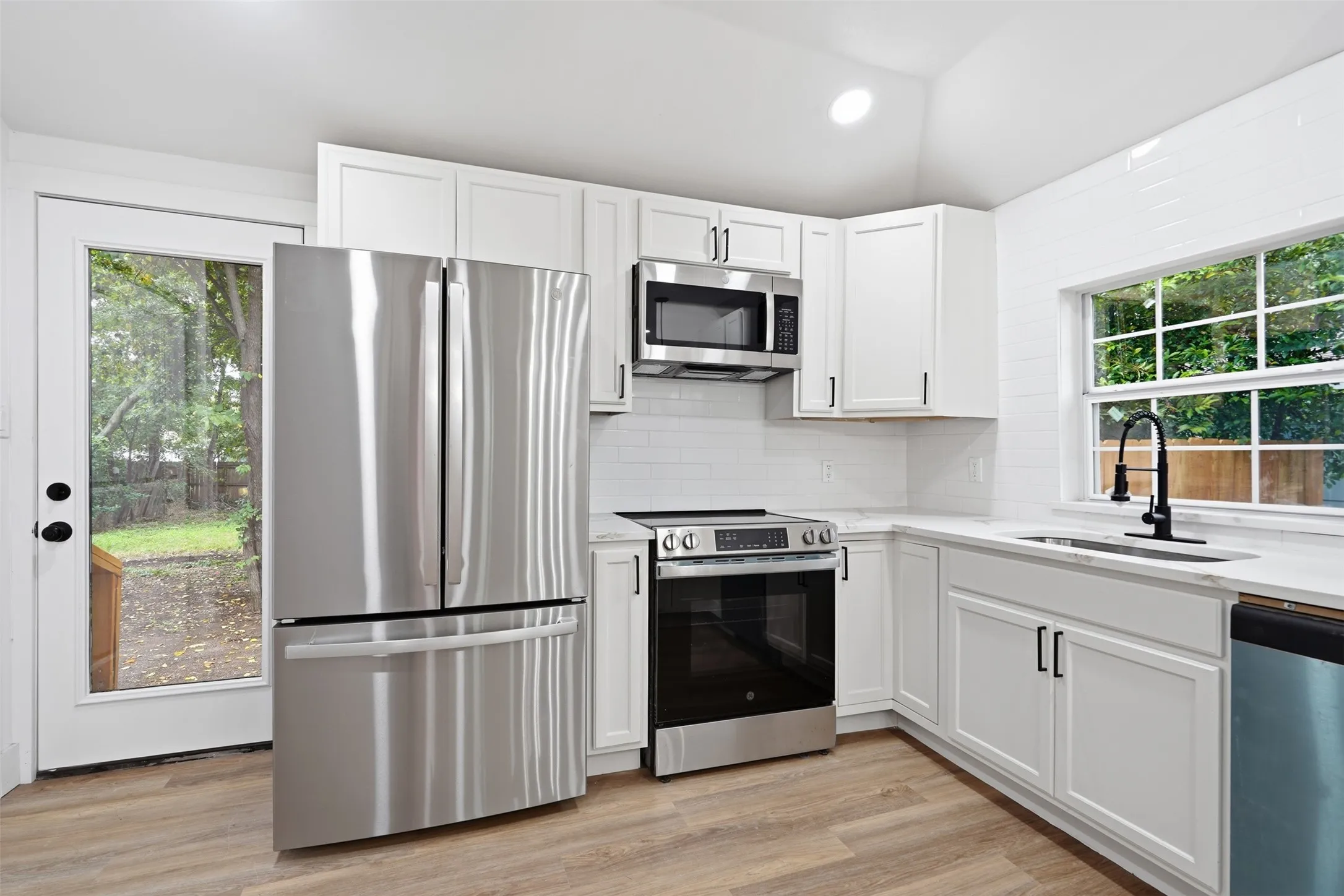 Single Family Residence For Sale in Johnson County , 1413 N Wilhite Street, Cleburne, Texas 76031, 3 Bedroom, 2 Bathroom, Garage spaces, 1,160 Sqft, built in 1935, mls#21334810, Real Estate Agent in Cleburne, Homes For Sale in Johnson county, Homes For Sale in Cleburne, Realtor in Cleburne Texas, Real Estate Brokerage Independent Realty Texas, Luminita Cordes Realtor