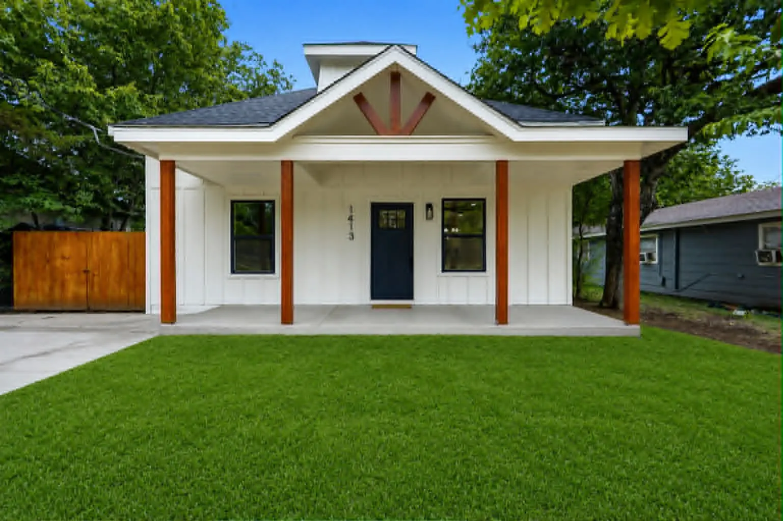 Single Family Residence For Sale in Johnson County , 1413 N Wilhite Street, Cleburne, Texas 76031, 3 Bedroom, 2 Bathroom, Garage spaces, 1,160 Sqft, built in 1935, mls#21334810, Real Estate Agent in Cleburne, Homes For Sale in Johnson county, Homes For Sale in Cleburne, Realtor in Cleburne Texas, Real Estate Brokerage Independent Realty Texas, Luminita Cordes Realtor