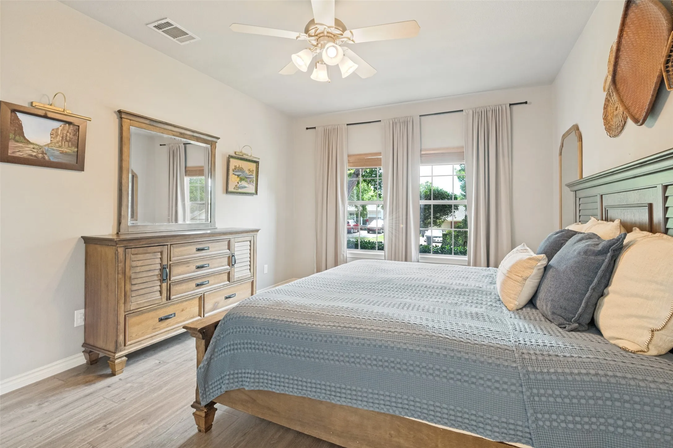 Single Family Residence For Rent in Ellis County , 514 N 1st Street, Midlothian, Texas 76065, 3 Bedroom, 2 Bathroom, 2 Garage spaces, 1,642 Sqft, built in 2002, mls#21335592, Real Estate Agent in Midlothian, Homes For Rent in Ellis county, Homes For Rent in Midlothian, Realtor in Midlothian Texas, Real Estate Brokerage Independent Realty Texas, Luminita Cordes Realtor