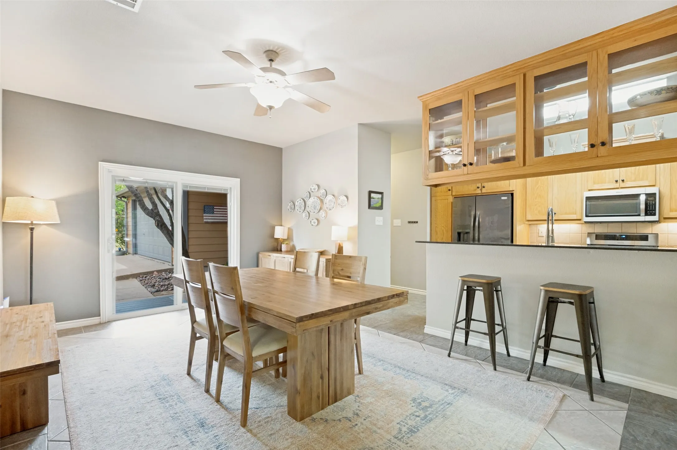 Single Family Residence For Rent in Ellis County , 514 N 1st Street, Midlothian, Texas 76065, 3 Bedroom, 2 Bathroom, 2 Garage spaces, 1,642 Sqft, built in 2002, mls#21335592, Real Estate Agent in Midlothian, Homes For Rent in Ellis county, Homes For Rent in Midlothian, Realtor in Midlothian Texas, Real Estate Brokerage Independent Realty Texas, Luminita Cordes Realtor