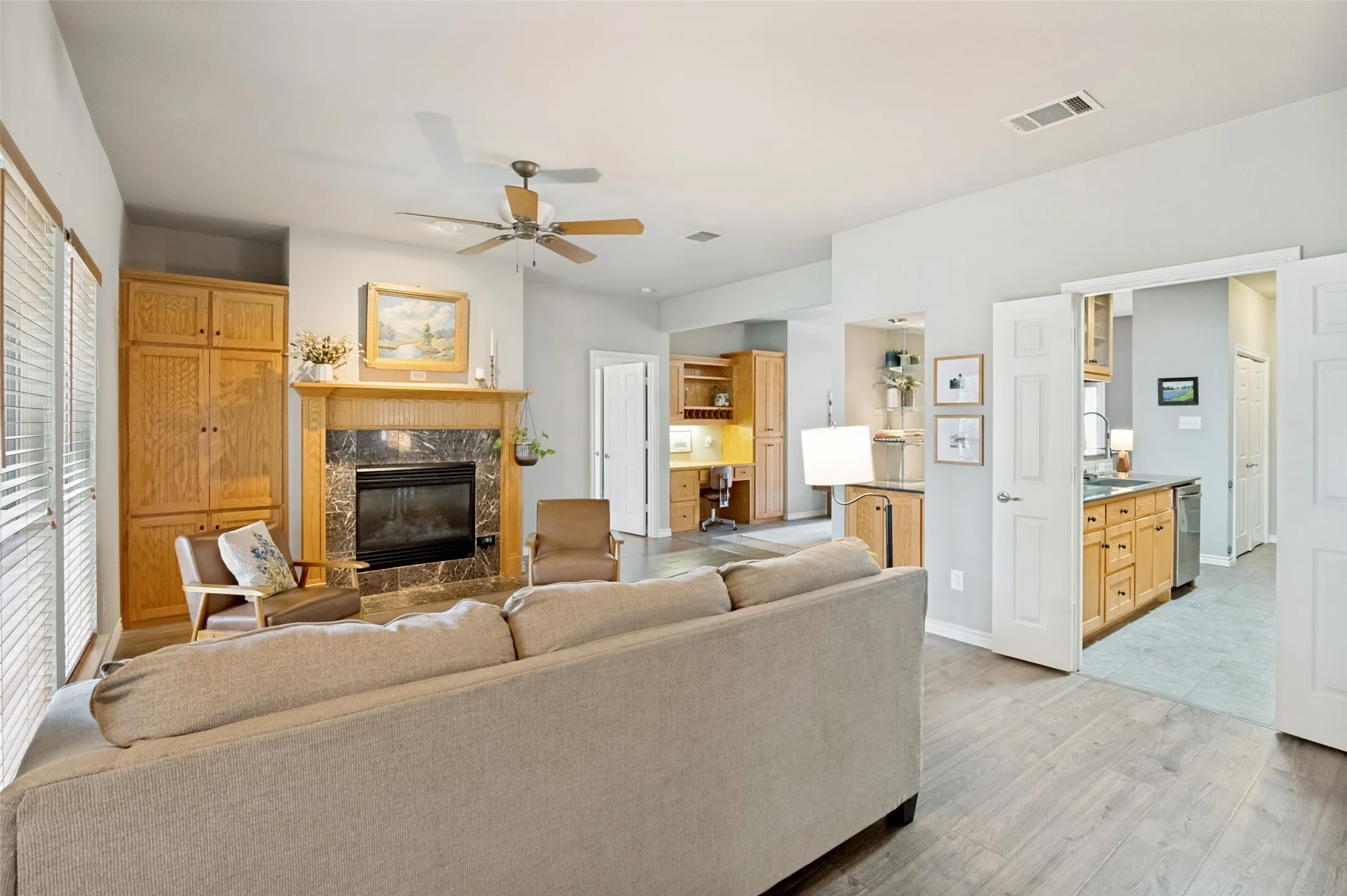 Single Family Residence For Rent in Ellis County , 514 N 1st Street, Midlothian, Texas 76065, 3 Bedroom, 2 Bathroom, 2 Garage spaces, 1,642 Sqft, built in 2002, mls#21335592, Real Estate Agent in Midlothian, Homes For Rent in Ellis county, Homes For Rent in Midlothian, Realtor in Midlothian Texas, Real Estate Brokerage Independent Realty Texas, Luminita Cordes Realtor