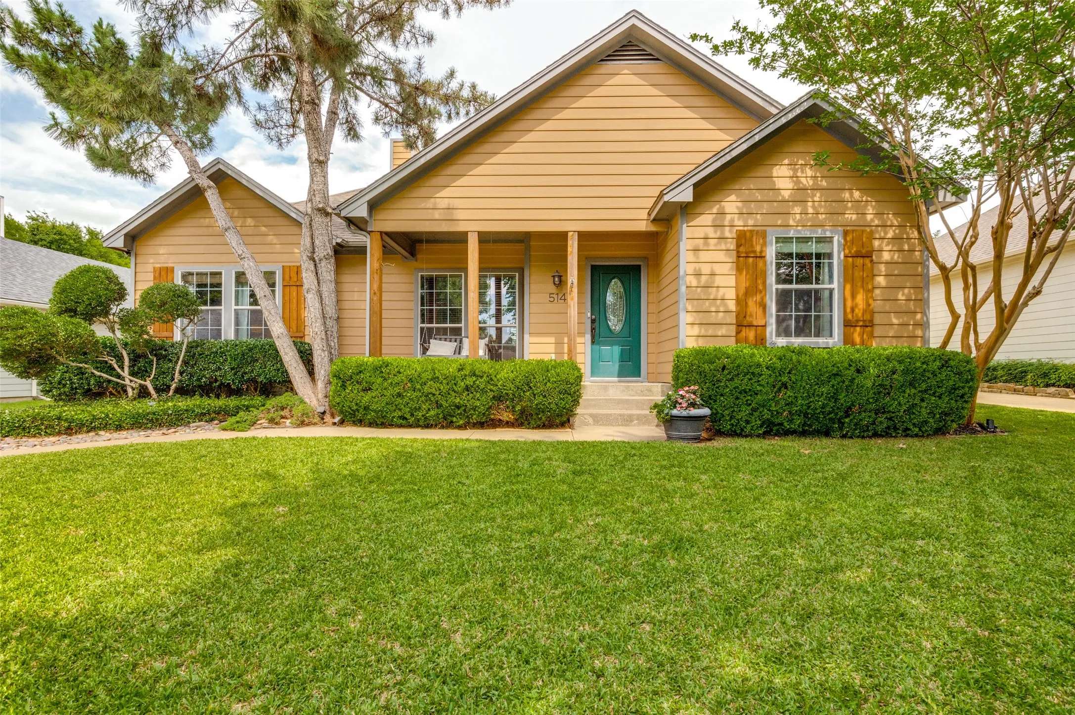 Single Family Residence For Rent in Ellis County , 514 N 1st Street, Midlothian, Texas 76065, 3 Bedroom, 2 Bathroom, 2 Garage spaces, 1,642 Sqft, built in 2002, mls#21335592, Real Estate Agent in Midlothian, Homes For Rent in Ellis county, Homes For Rent in Midlothian, Realtor in Midlothian Texas, Real Estate Brokerage Independent Realty Texas, Luminita Cordes Realtor