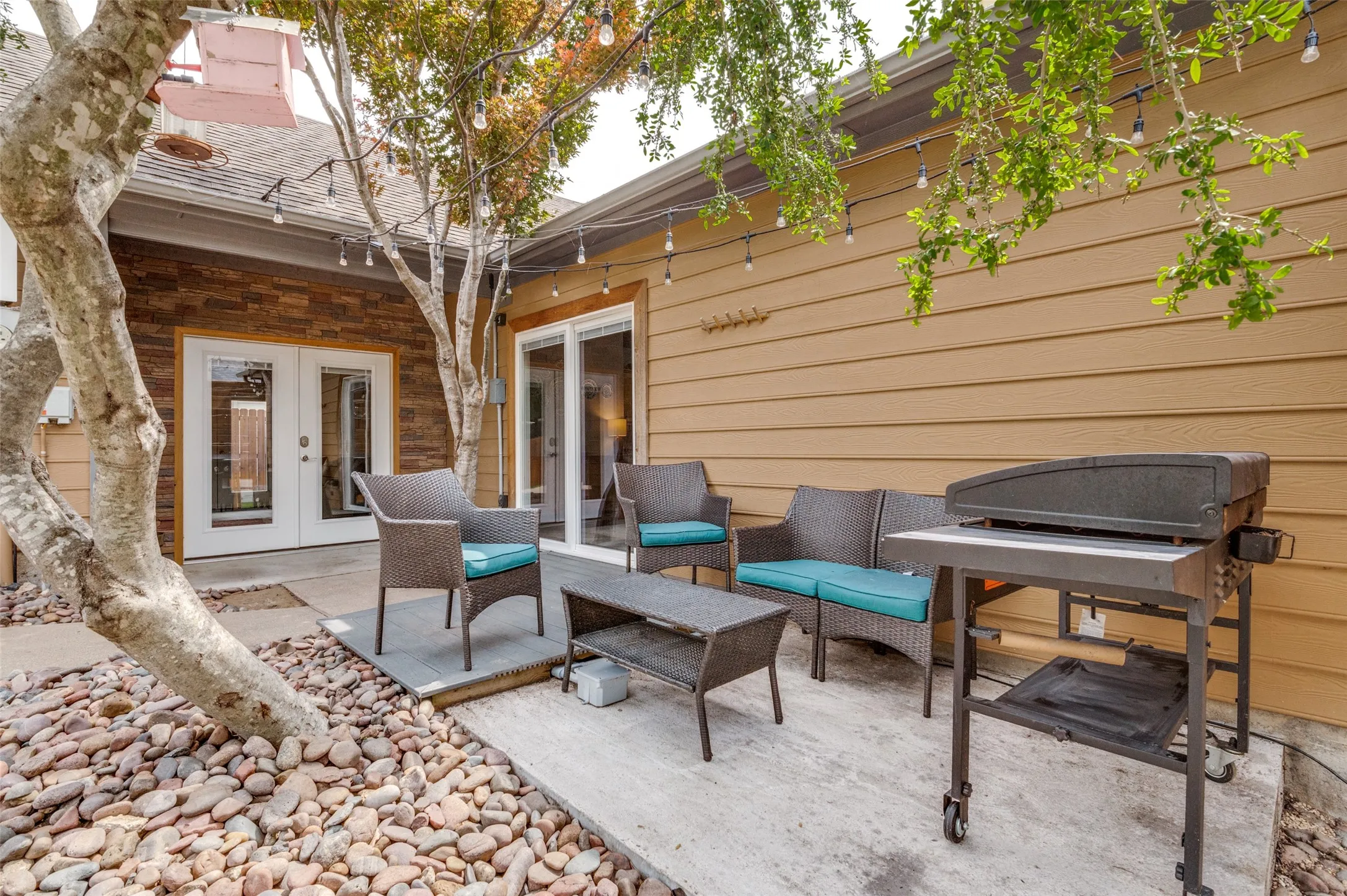 Single Family Residence For Rent in Ellis County , 514 N 1st Street, Midlothian, Texas 76065, 3 Bedroom, 2 Bathroom, 2 Garage spaces, 1,642 Sqft, built in 2002, mls#21335592, Real Estate Agent in Midlothian, Homes For Rent in Ellis county, Homes For Rent in Midlothian, Realtor in Midlothian Texas, Real Estate Brokerage Independent Realty Texas, Luminita Cordes Realtor