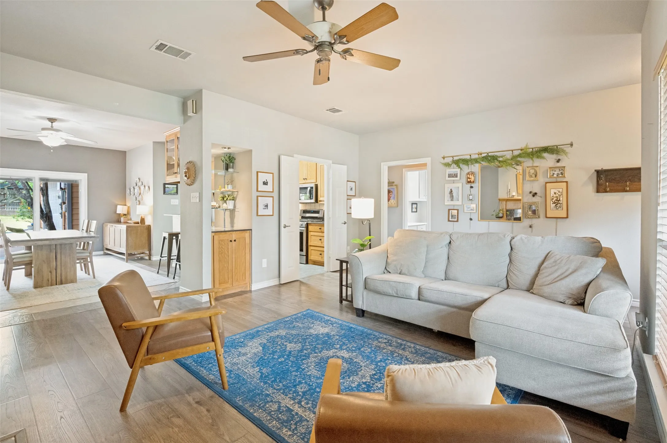 Single Family Residence For Rent in Ellis County , 514 N 1st Street, Midlothian, Texas 76065, 3 Bedroom, 2 Bathroom, 2 Garage spaces, 1,642 Sqft, built in 2002, mls#21335592, Real Estate Agent in Midlothian, Homes For Rent in Ellis county, Homes For Rent in Midlothian, Realtor in Midlothian Texas, Real Estate Brokerage Independent Realty Texas, Luminita Cordes Realtor