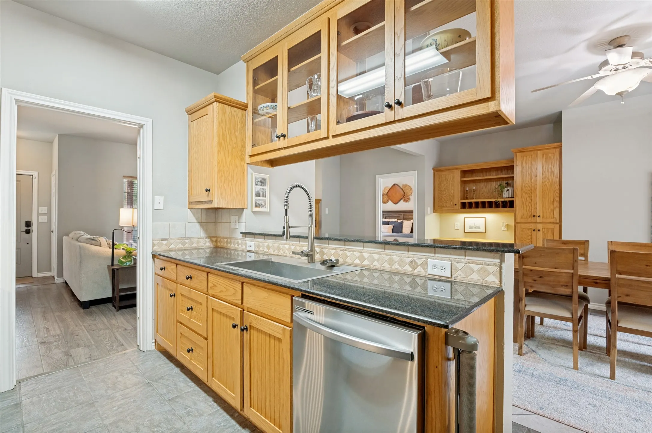 Single Family Residence For Rent in Ellis County , 514 N 1st Street, Midlothian, Texas 76065, 3 Bedroom, 2 Bathroom, 2 Garage spaces, 1,642 Sqft, built in 2002, mls#21335592, Real Estate Agent in Midlothian, Homes For Rent in Ellis county, Homes For Rent in Midlothian, Realtor in Midlothian Texas, Real Estate Brokerage Independent Realty Texas, Luminita Cordes Realtor