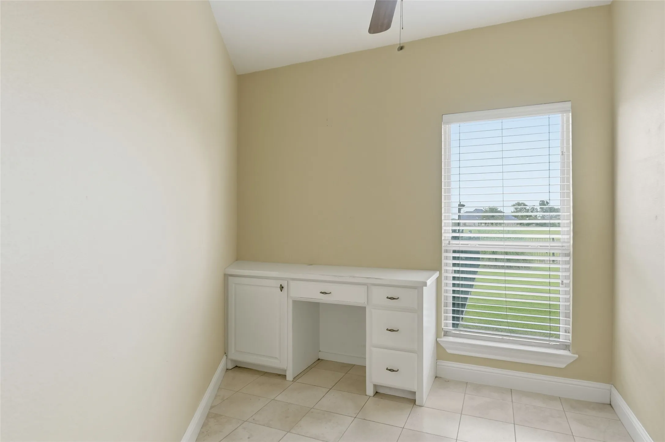 Single Family Residence For Sale in Grayson County , 1200 Eagle Glen Pass, Gunter, Texas 75058, 4 Bedroom, 5 Bathroom, 3 Garage spaces, 3,609 Sqft, built in 2015, mls#21334576, Real Estate Agent in Gunter, Homes For Sale in Grayson county, Homes For Sale in Gunter, Realtor in Gunter Texas, Real Estate Brokerage Independent Realty Texas, Luminita Cordes Realtor