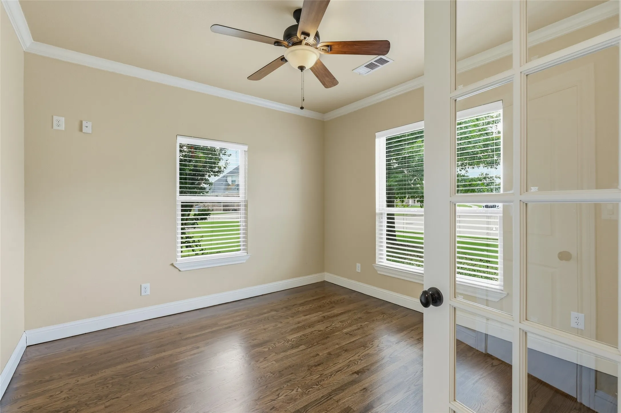 Single Family Residence For Sale in Grayson County , 1200 Eagle Glen Pass, Gunter, Texas 75058, 4 Bedroom, 5 Bathroom, 3 Garage spaces, 3,609 Sqft, built in 2015, mls#21334576, Real Estate Agent in Gunter, Homes For Sale in Grayson county, Homes For Sale in Gunter, Realtor in Gunter Texas, Real Estate Brokerage Independent Realty Texas, Luminita Cordes Realtor