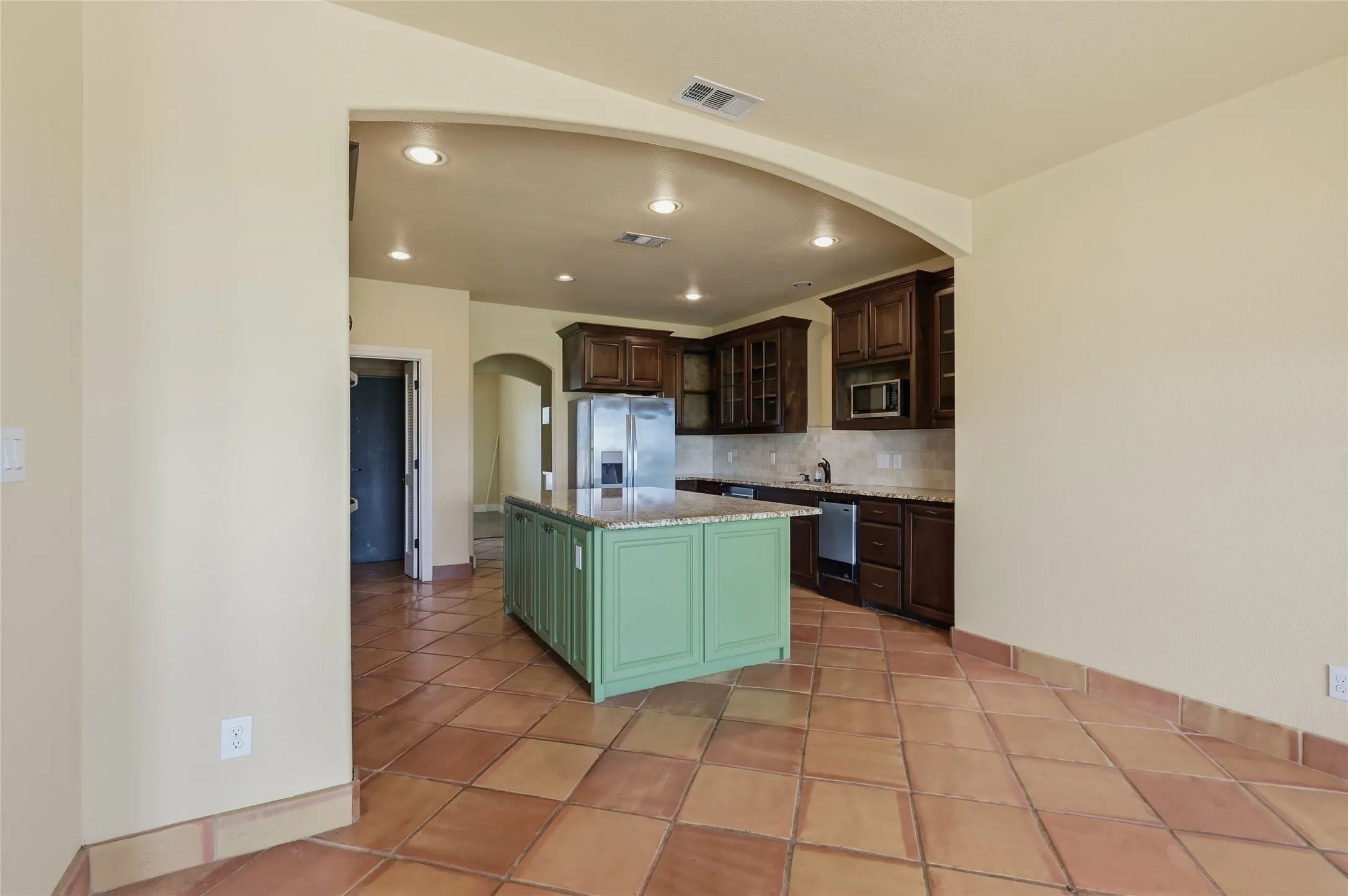 Single Family Residence For Sale in Grayson County , 1200 Eagle Glen Pass, Gunter, Texas 75058, 4 Bedroom, 5 Bathroom, 3 Garage spaces, 3,609 Sqft, built in 2015, mls#21334576, Real Estate Agent in Gunter, Homes For Sale in Grayson county, Homes For Sale in Gunter, Realtor in Gunter Texas, Real Estate Brokerage Independent Realty Texas, Luminita Cordes Realtor