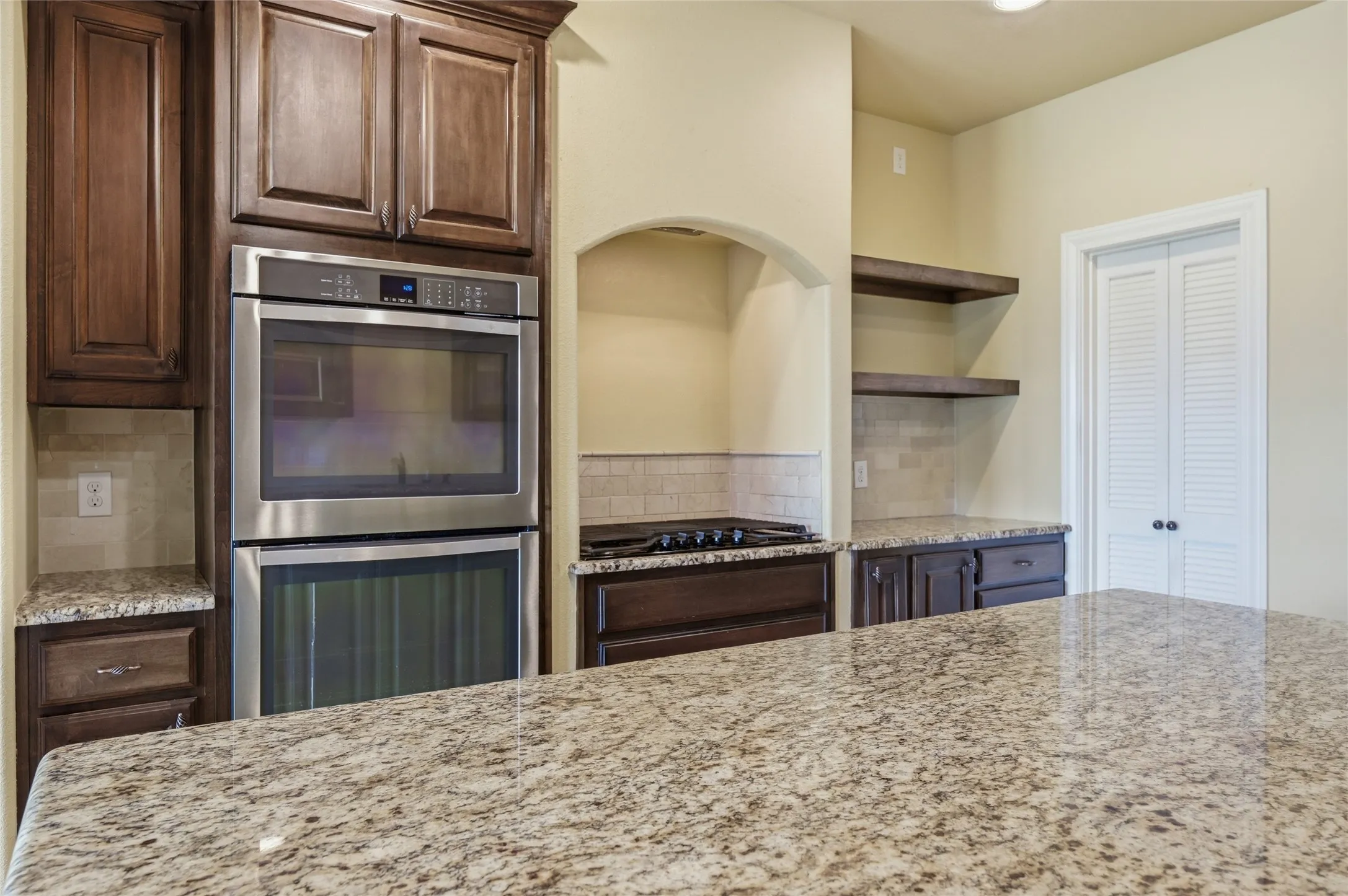 Single Family Residence For Sale in Grayson County , 1200 Eagle Glen Pass, Gunter, Texas 75058, 4 Bedroom, 5 Bathroom, 3 Garage spaces, 3,609 Sqft, built in 2015, mls#21334576, Real Estate Agent in Gunter, Homes For Sale in Grayson county, Homes For Sale in Gunter, Realtor in Gunter Texas, Real Estate Brokerage Independent Realty Texas, Luminita Cordes Realtor