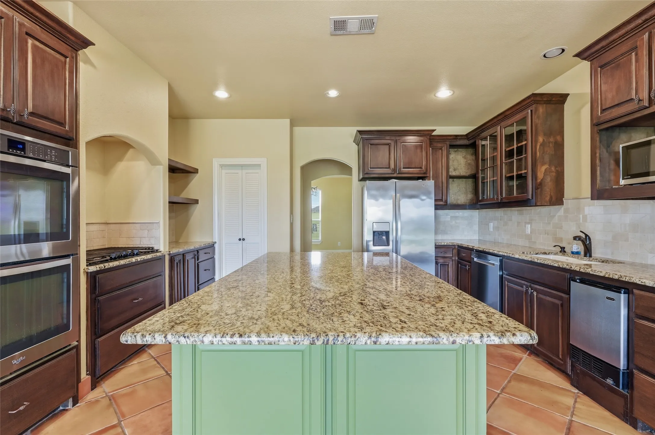 Single Family Residence For Sale in Grayson County , 1200 Eagle Glen Pass, Gunter, Texas 75058, 4 Bedroom, 5 Bathroom, 3 Garage spaces, 3,609 Sqft, built in 2015, mls#21334576, Real Estate Agent in Gunter, Homes For Sale in Grayson county, Homes For Sale in Gunter, Realtor in Gunter Texas, Real Estate Brokerage Independent Realty Texas, Luminita Cordes Realtor