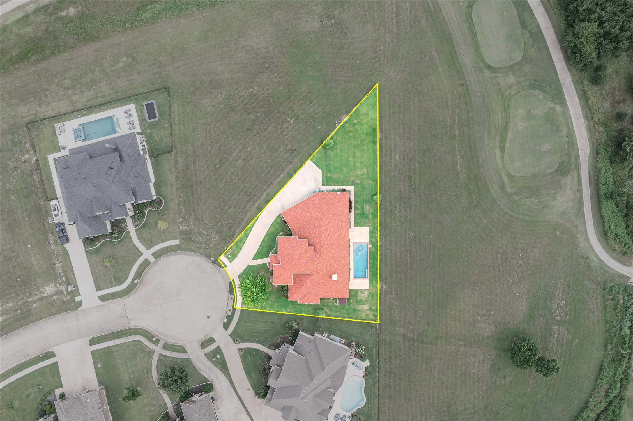 Single Family Residence For Sale in Grayson County , 1200 Eagle Glen Pass, Gunter, Texas 75058, 4 Bedroom, 5 Bathroom, 3 Garage spaces, 3,609 Sqft, built in 2015, mls#21334576, Real Estate Agent in Gunter, Homes For Sale in Grayson county, Homes For Sale in Gunter, Realtor in Gunter Texas, Real Estate Brokerage Independent Realty Texas, Luminita Cordes Realtor