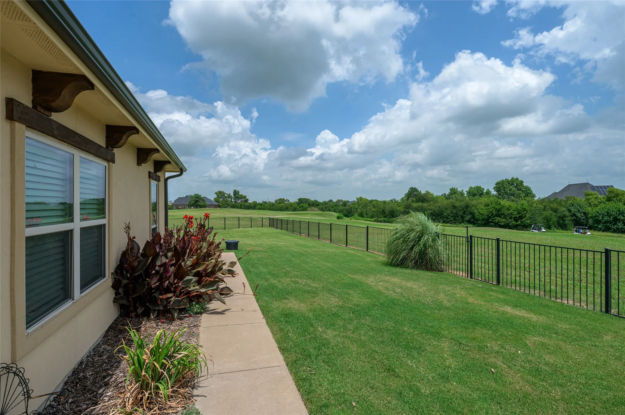 Single Family Residence For Sale in Grayson County , 1200 Eagle Glen Pass, Gunter, Texas 75058, 4 Bedroom, 5 Bathroom, 3 Garage spaces, 3,609 Sqft, built in 2015, mls#21334576, Real Estate Agent in Gunter, Homes For Sale in Grayson county, Homes For Sale in Gunter, Realtor in Gunter Texas, Real Estate Brokerage Independent Realty Texas, Luminita Cordes Realtor