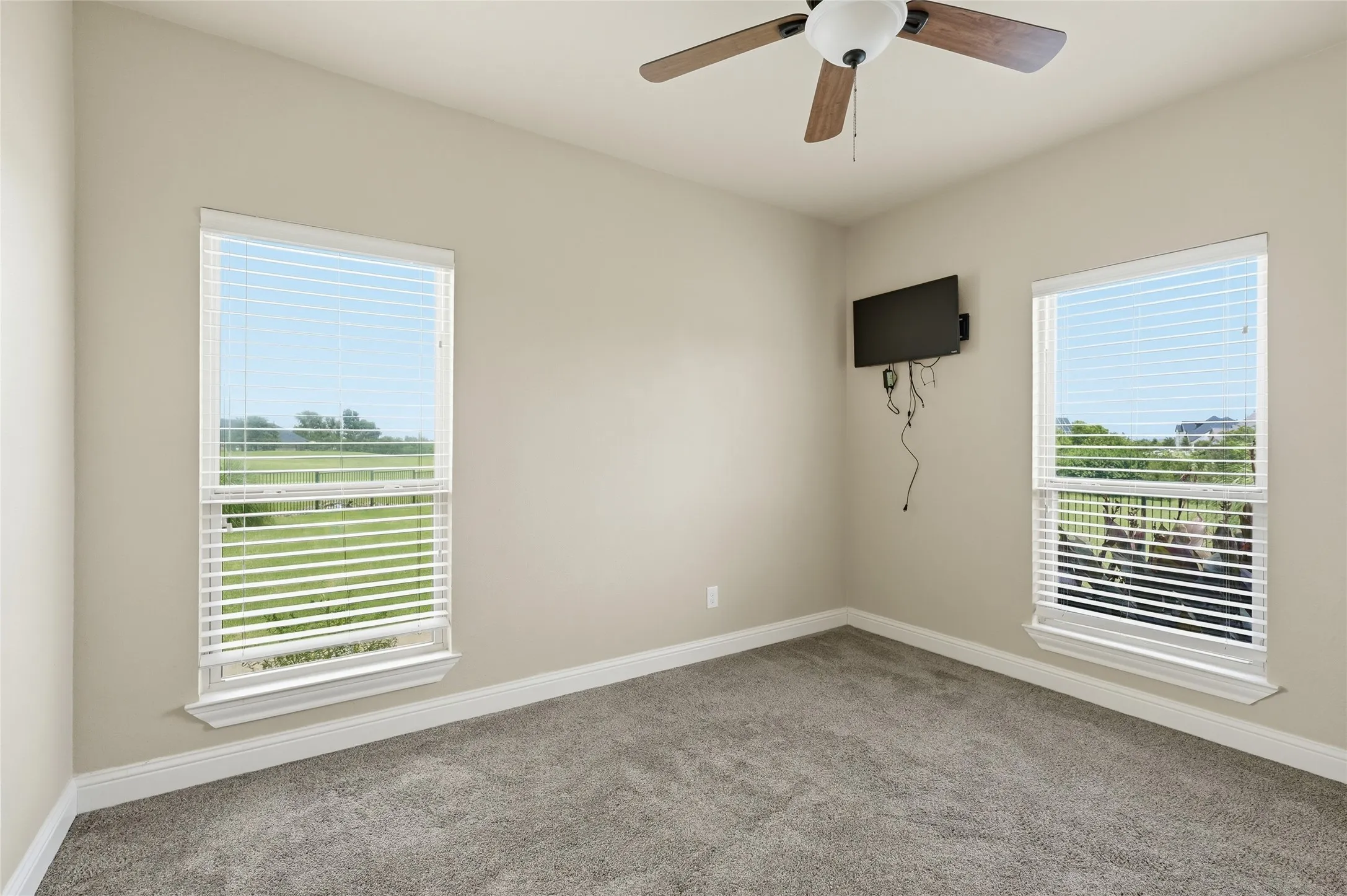 Single Family Residence For Sale in Grayson County , 1200 Eagle Glen Pass, Gunter, Texas 75058, 4 Bedroom, 5 Bathroom, 3 Garage spaces, 3,609 Sqft, built in 2015, mls#21334576, Real Estate Agent in Gunter, Homes For Sale in Grayson county, Homes For Sale in Gunter, Realtor in Gunter Texas, Real Estate Brokerage Independent Realty Texas, Luminita Cordes Realtor