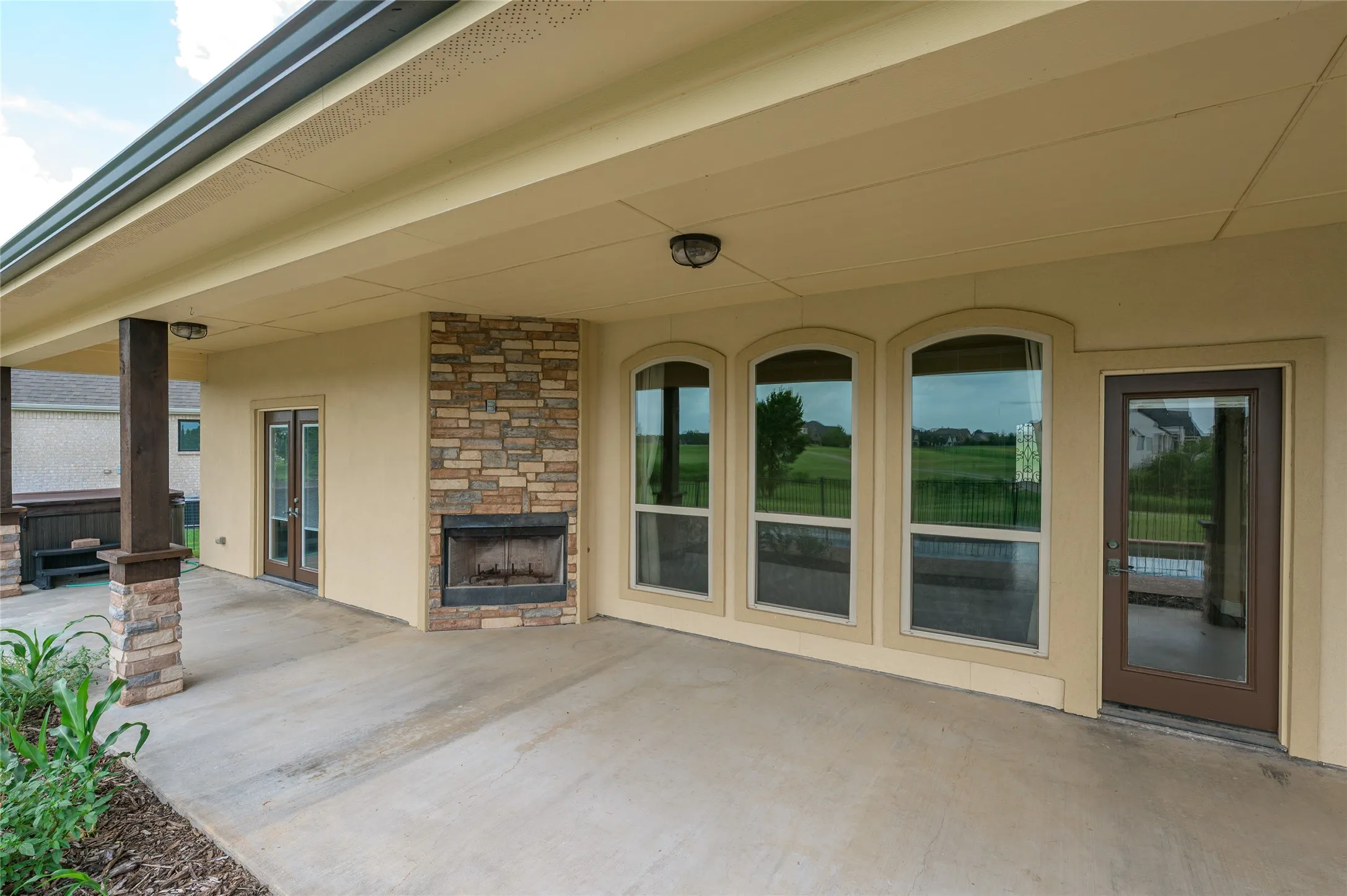 Single Family Residence For Sale in Grayson County , 1200 Eagle Glen Pass, Gunter, Texas 75058, 4 Bedroom, 5 Bathroom, 3 Garage spaces, 3,609 Sqft, built in 2015, mls#21334576, Real Estate Agent in Gunter, Homes For Sale in Grayson county, Homes For Sale in Gunter, Realtor in Gunter Texas, Real Estate Brokerage Independent Realty Texas, Luminita Cordes Realtor