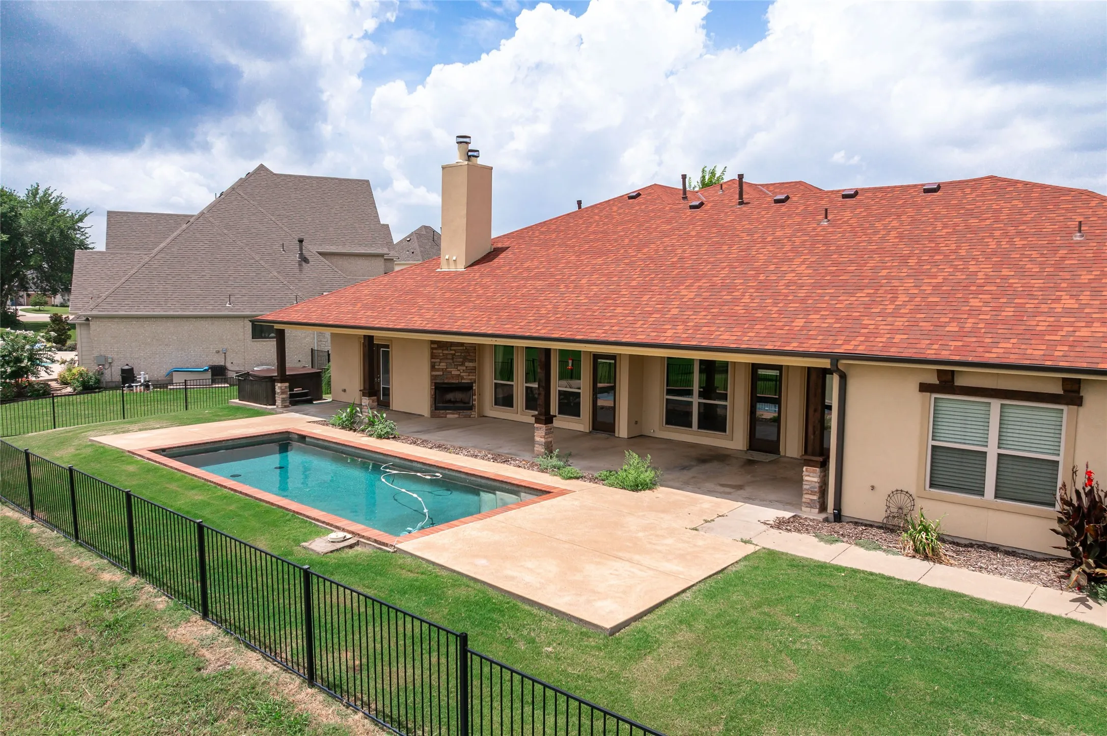 Single Family Residence For Sale in Grayson County , 1200 Eagle Glen Pass, Gunter, Texas 75058, 4 Bedroom, 5 Bathroom, 3 Garage spaces, 3,609 Sqft, built in 2015, mls#21334576, Real Estate Agent in Gunter, Homes For Sale in Grayson county, Homes For Sale in Gunter, Realtor in Gunter Texas, Real Estate Brokerage Independent Realty Texas, Luminita Cordes Realtor