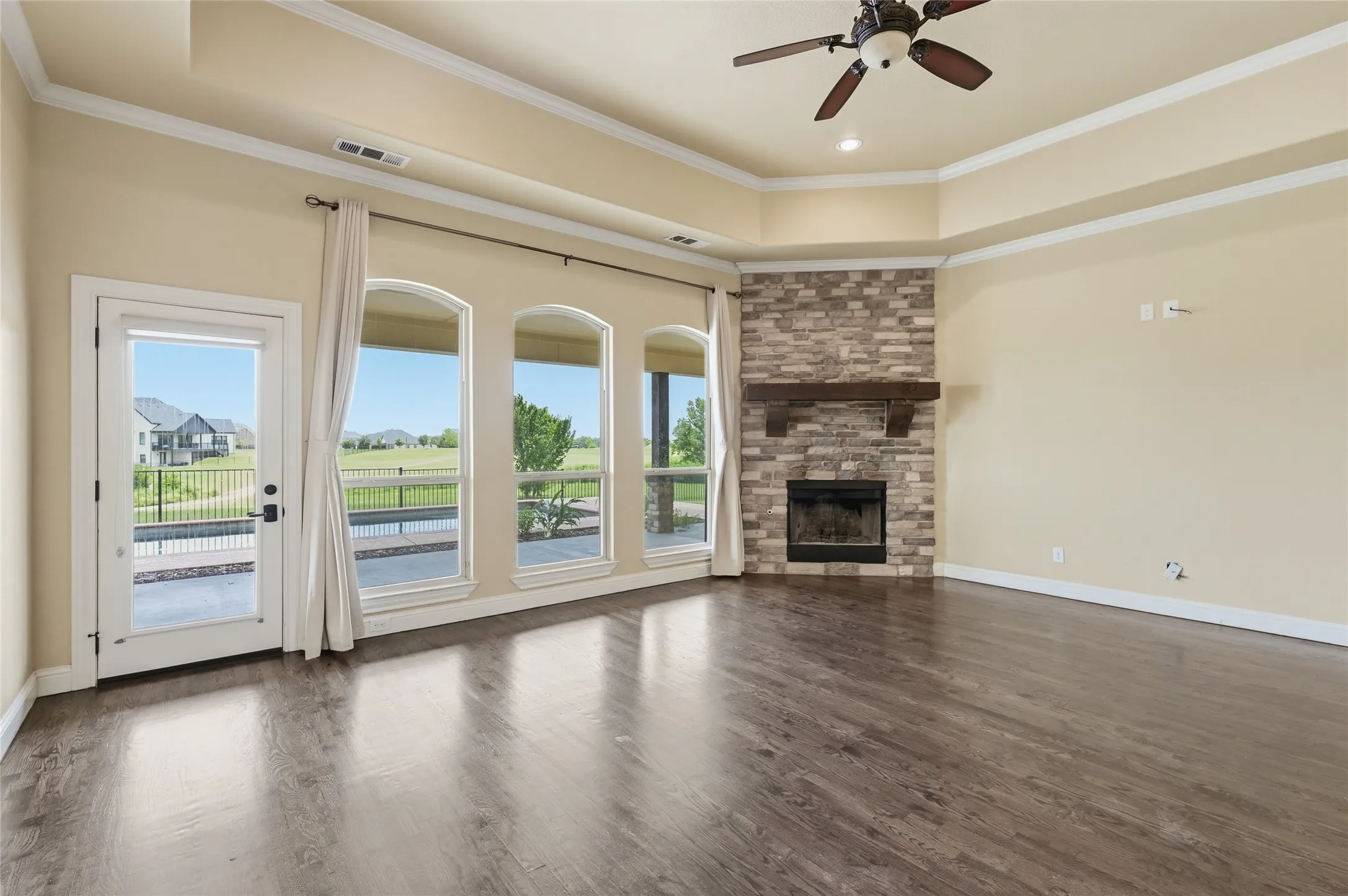 Single Family Residence For Sale in Grayson County , 1200 Eagle Glen Pass, Gunter, Texas 75058, 4 Bedroom, 5 Bathroom, 3 Garage spaces, 3,609 Sqft, built in 2015, mls#21334576, Real Estate Agent in Gunter, Homes For Sale in Grayson county, Homes For Sale in Gunter, Realtor in Gunter Texas, Real Estate Brokerage Independent Realty Texas, Luminita Cordes Realtor