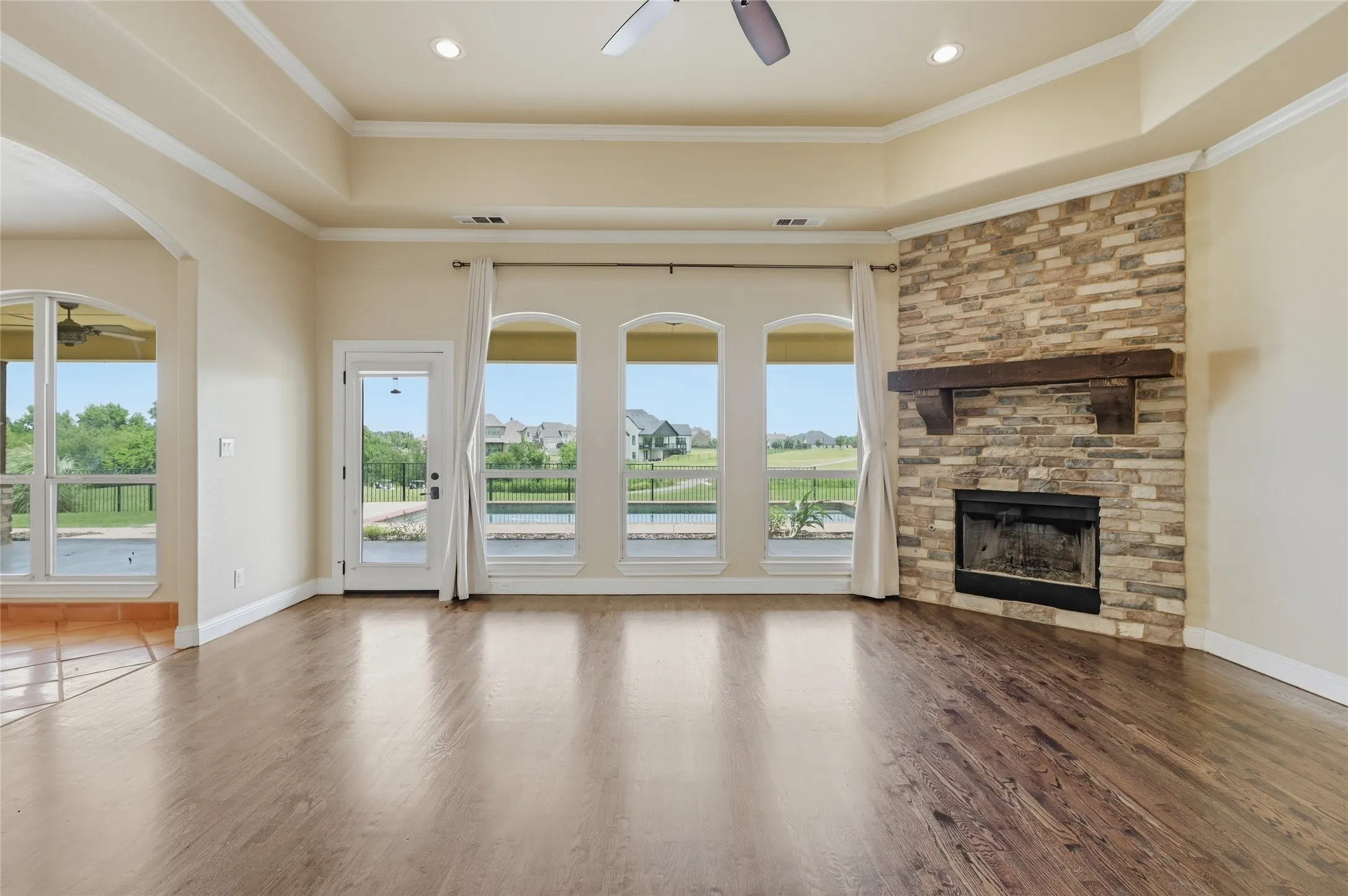 Single Family Residence For Sale in Grayson County , 1200 Eagle Glen Pass, Gunter, Texas 75058, 4 Bedroom, 5 Bathroom, 3 Garage spaces, 3,609 Sqft, built in 2015, mls#21334576, Real Estate Agent in Gunter, Homes For Sale in Grayson county, Homes For Sale in Gunter, Realtor in Gunter Texas, Real Estate Brokerage Independent Realty Texas, Luminita Cordes Realtor